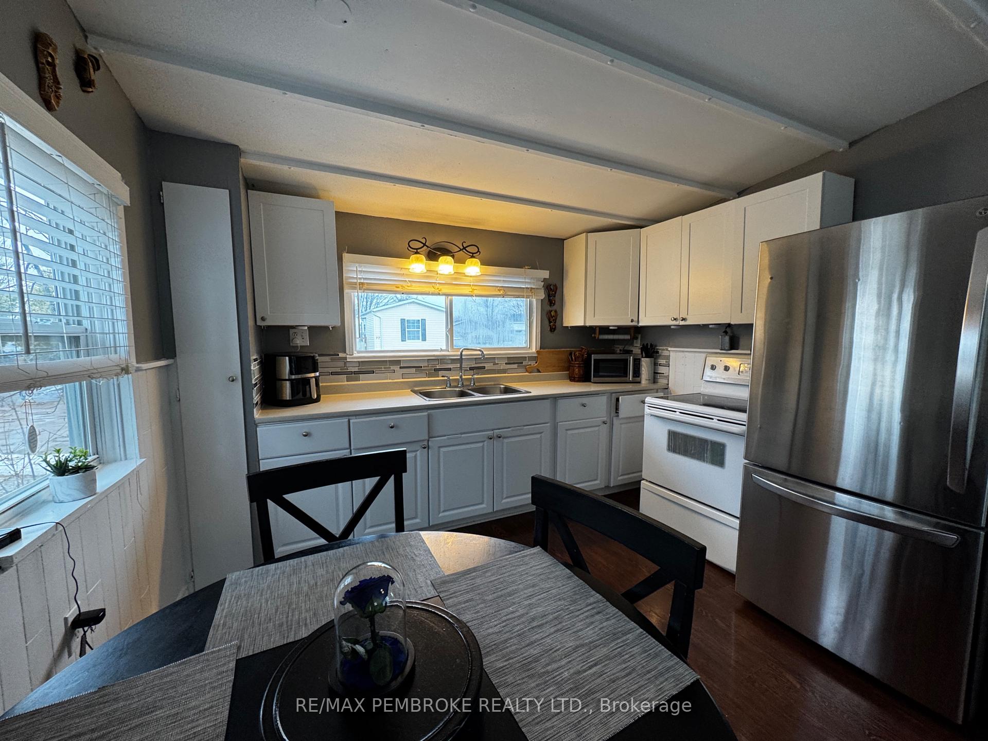 72 Pinehurst Estates, Petawawa — photo 2 of 5
