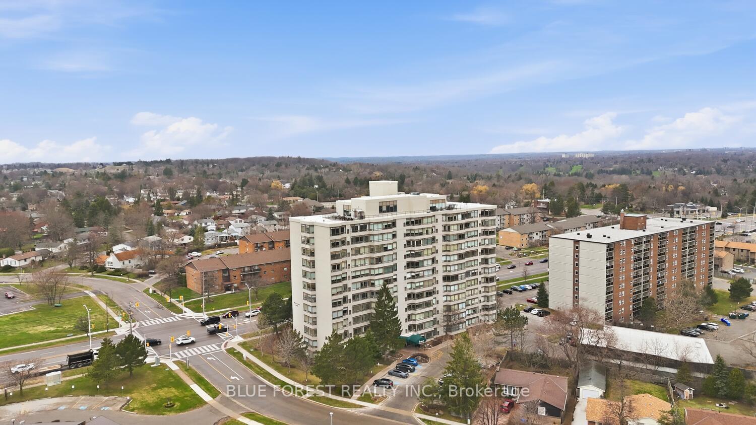 744 Wonderland Road S 203, London South — photo 2 of 5
