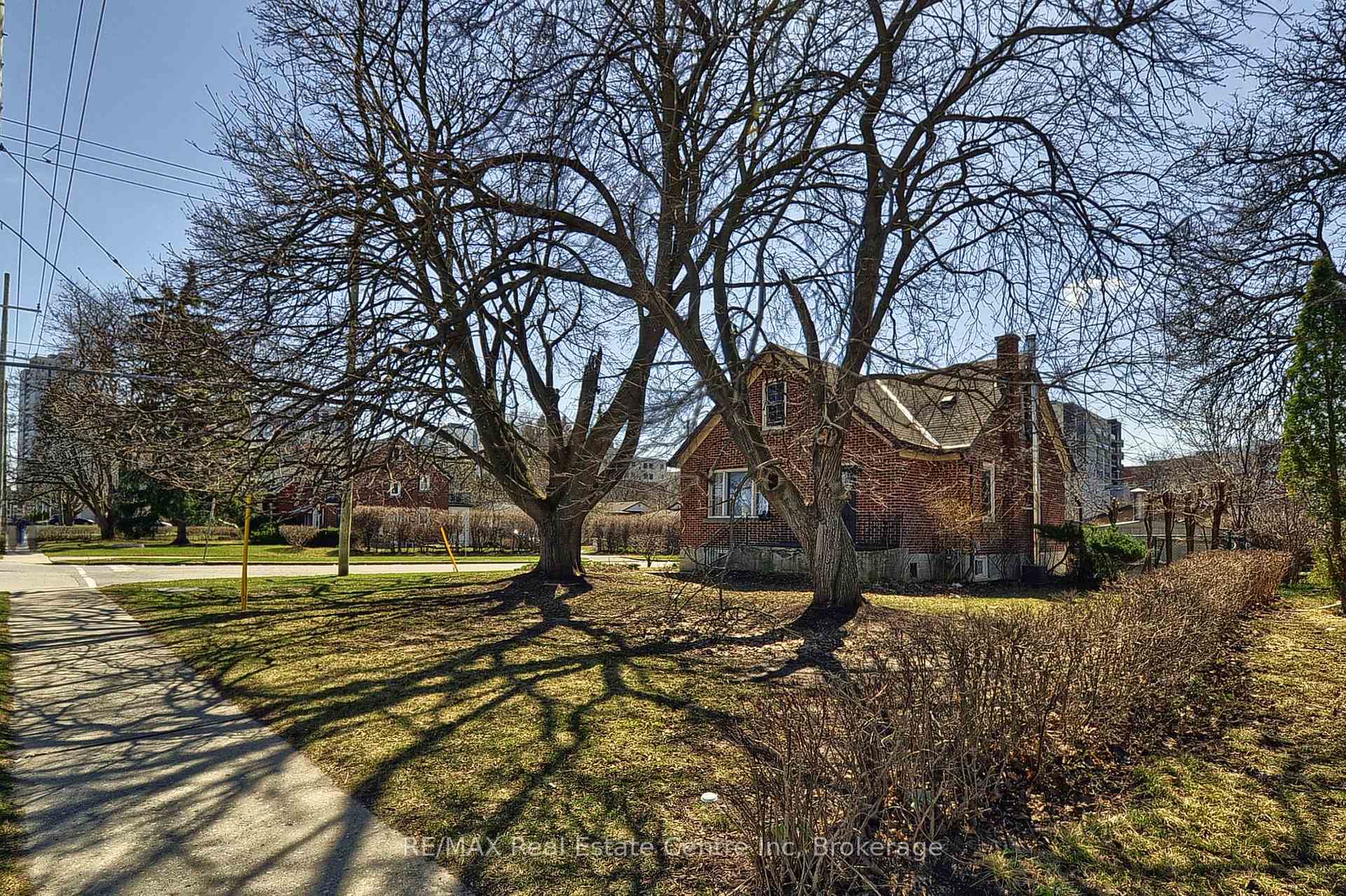 285 Albert Street W, Waterloo — photo 4 of 5