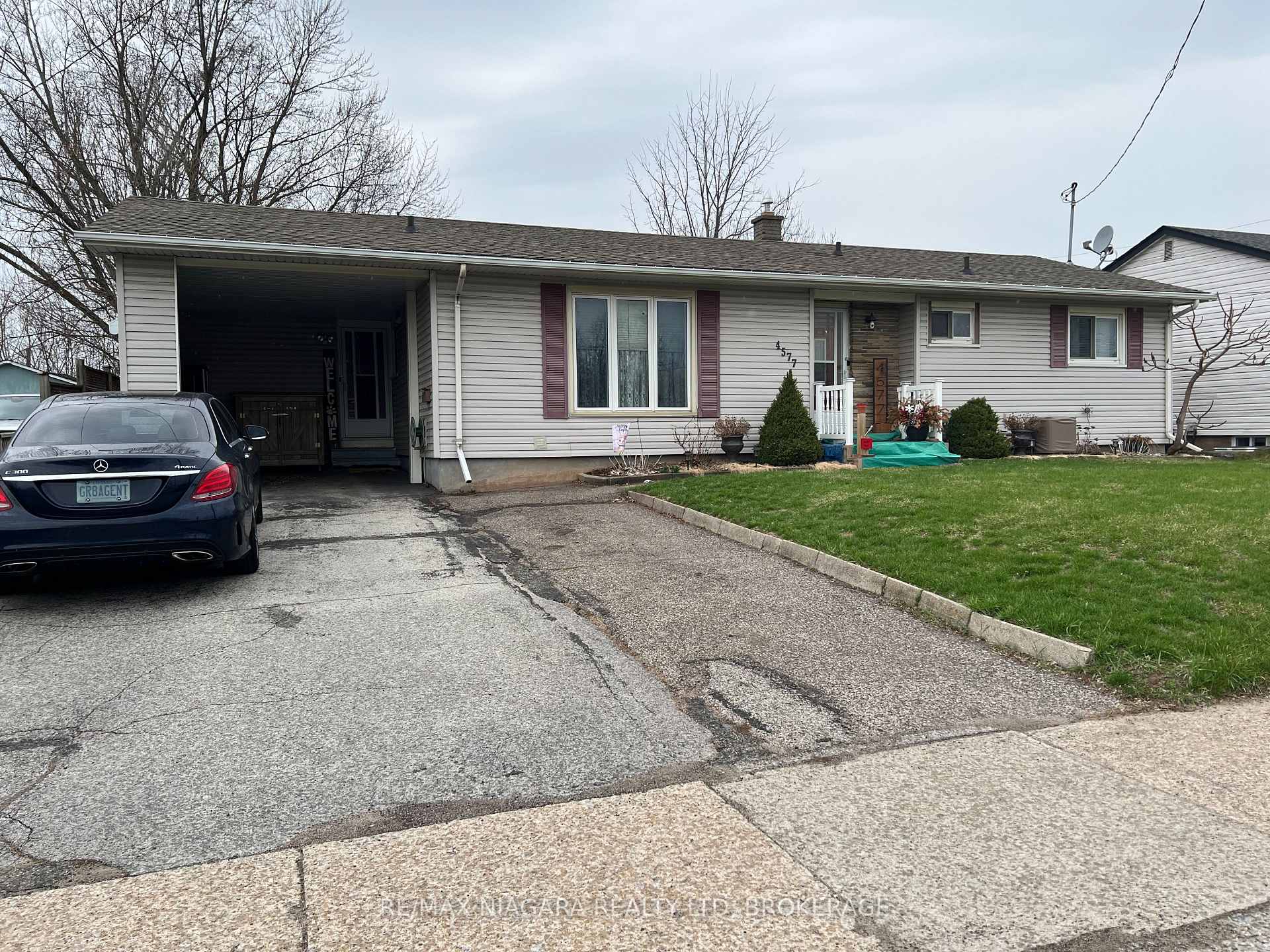 4577 Drummond Road, Niagara Falls, ON L2E 6C8