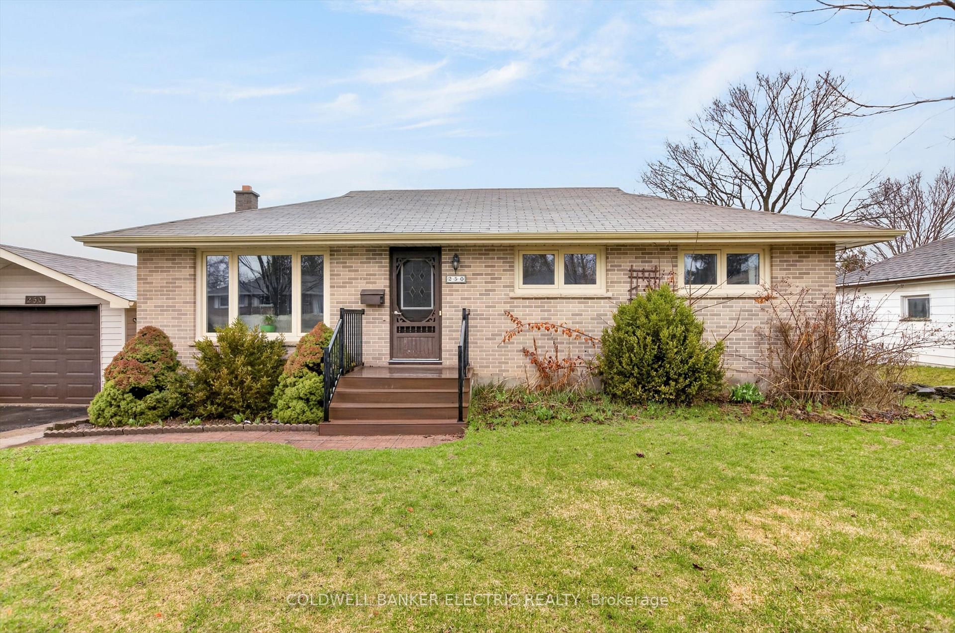 250 Collison Crescent, Peterborough — photo 2 of 5