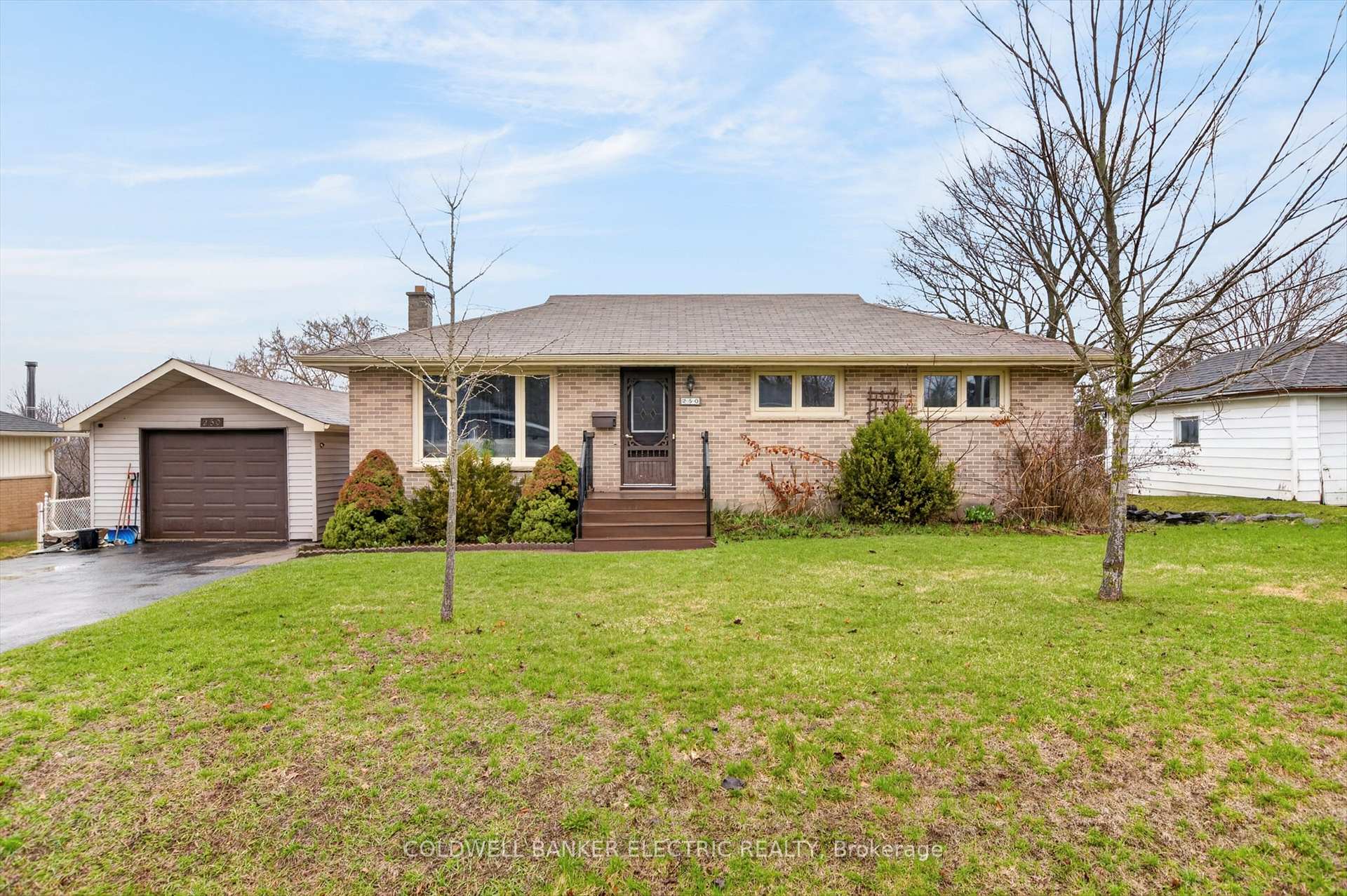 250 Collison Crescent, Peterborough — photo 3 of 5