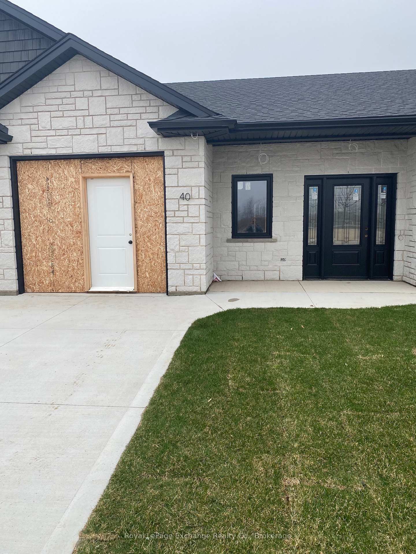 1071 Waterloo Street N 40, Saugeen Shores — photo 2 of 5
