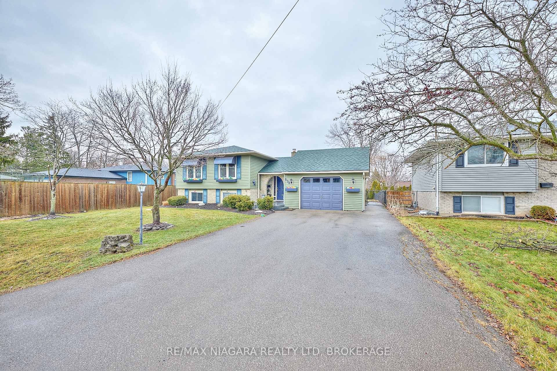 698 Buffalo Road, Fort Erie — photo 2 of 5
