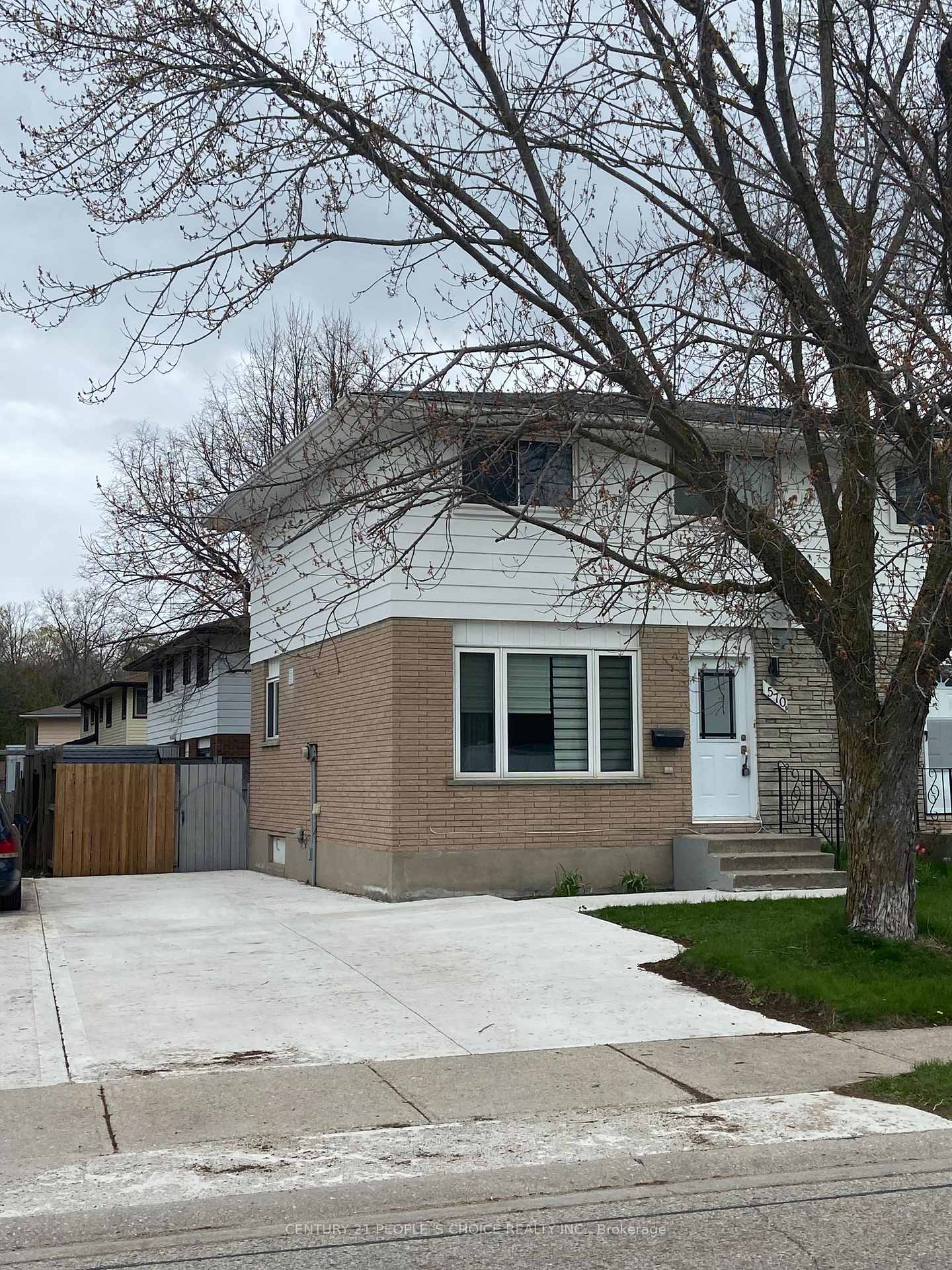 570B Glen Forrest Boulevard, Waterloo — photo 2 of 5