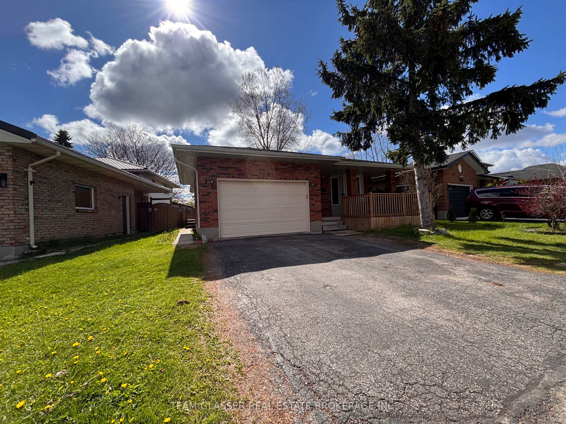 1082 LAWSON Road, London North — photo 2 of 5