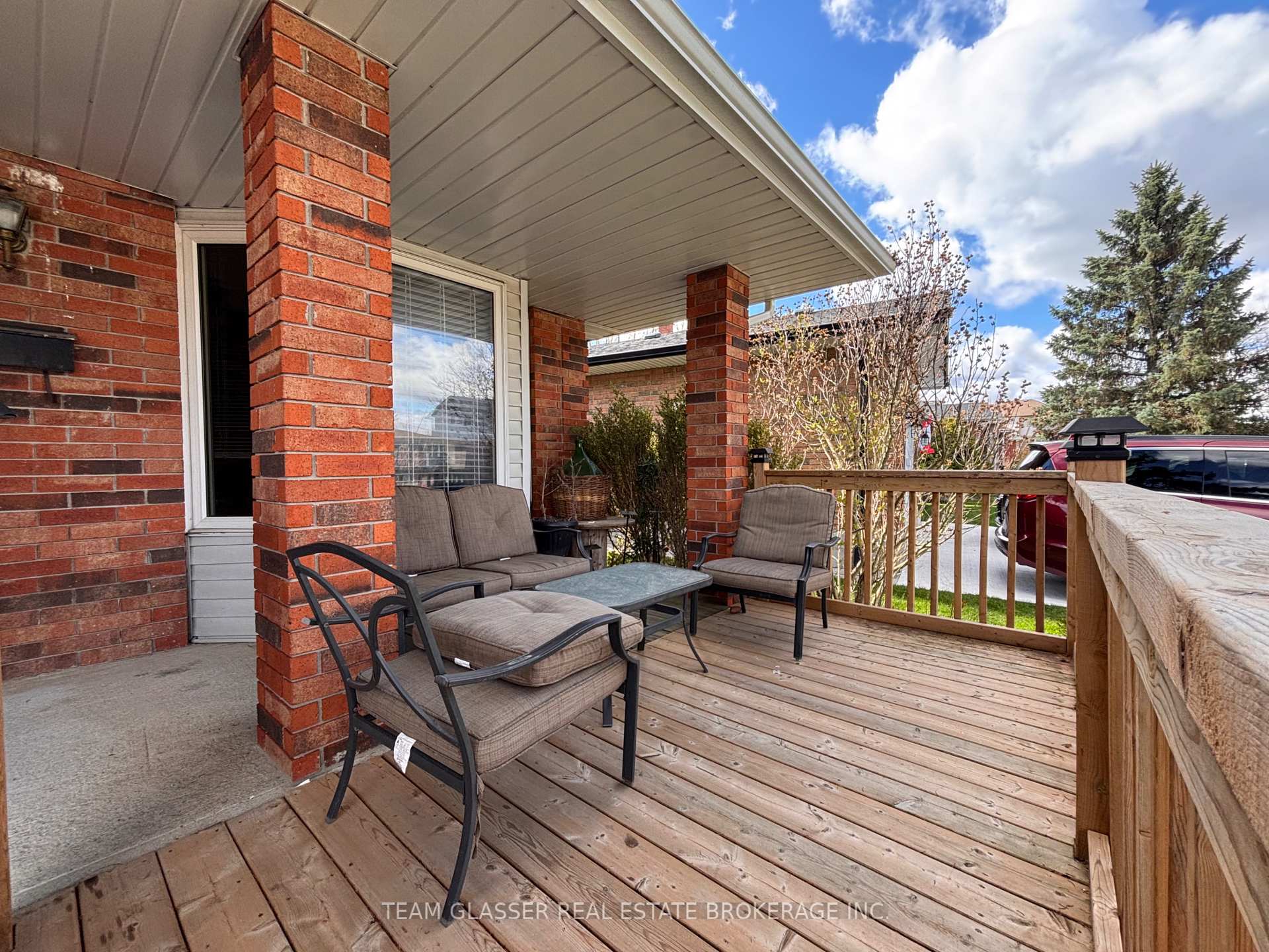 1082 LAWSON Road, London North — photo 3 of 5