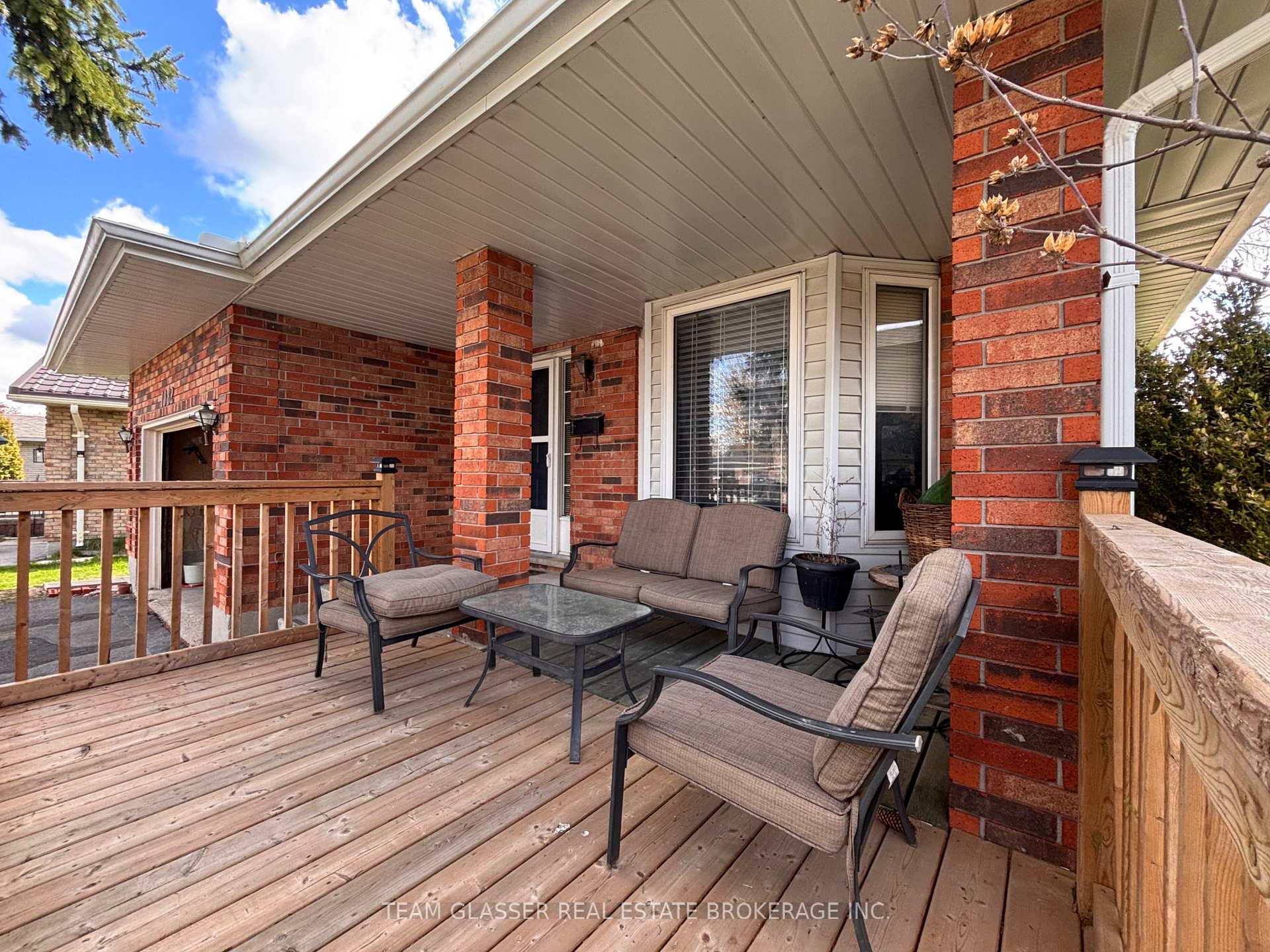 1082 LAWSON Road, London North — photo 4 of 5