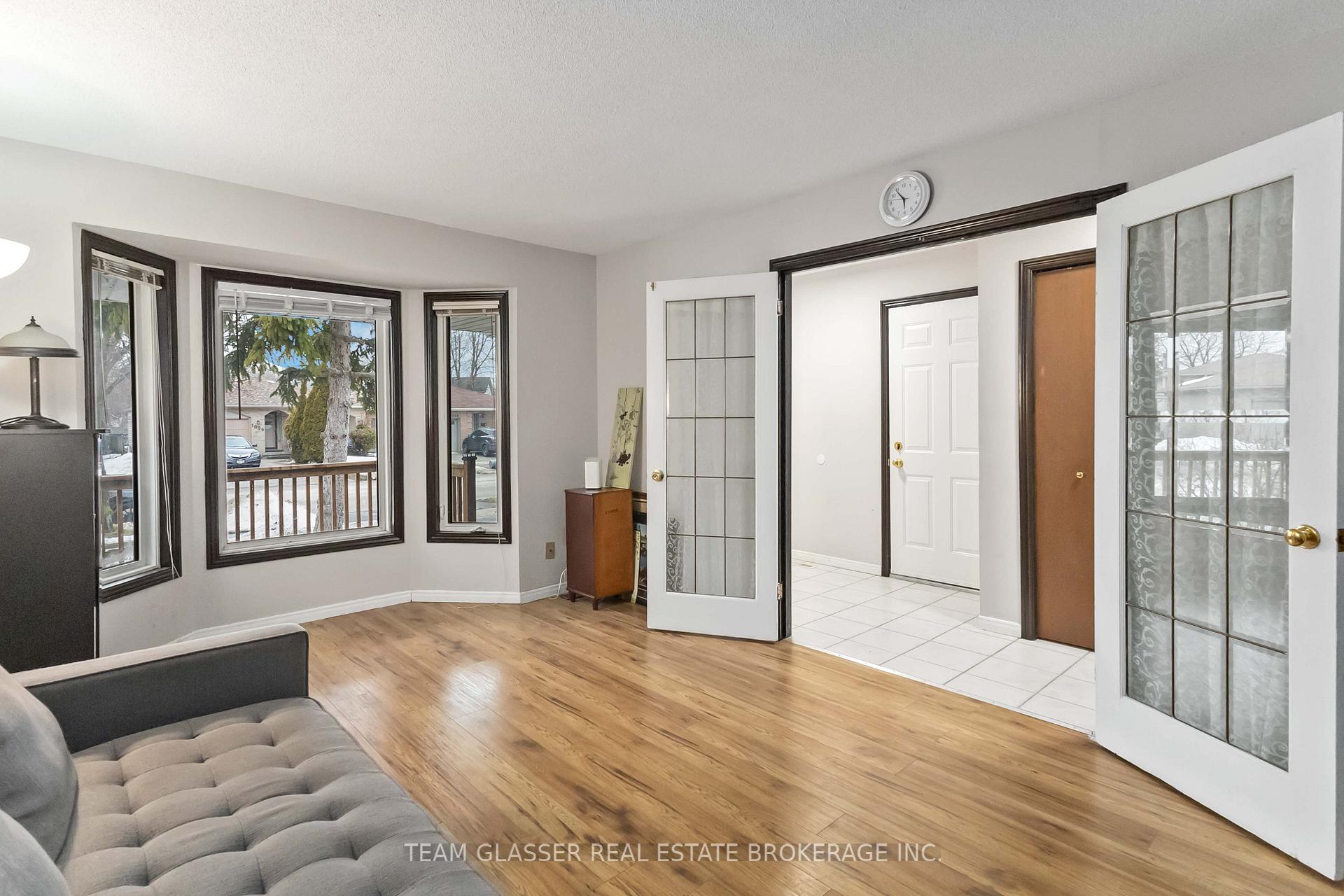 1082 LAWSON Road, London North — photo 5 of 5