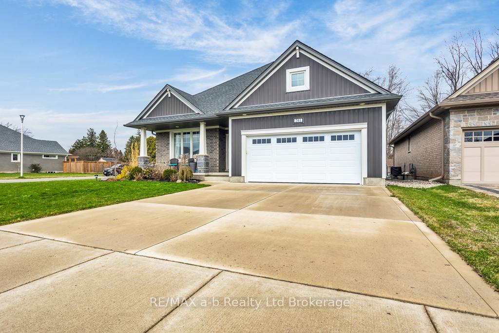 241 Wilson Avenue, Tillsonburg — photo 2 of 5