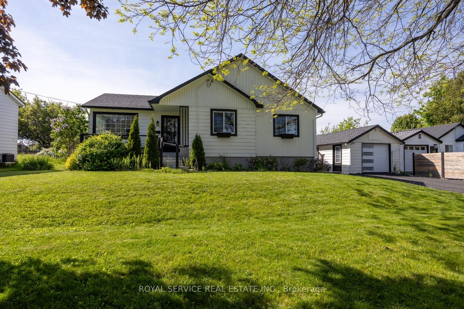 448 Boulton Street, Cobourg, ON K9A 1X9 — Cobourg, Ontario