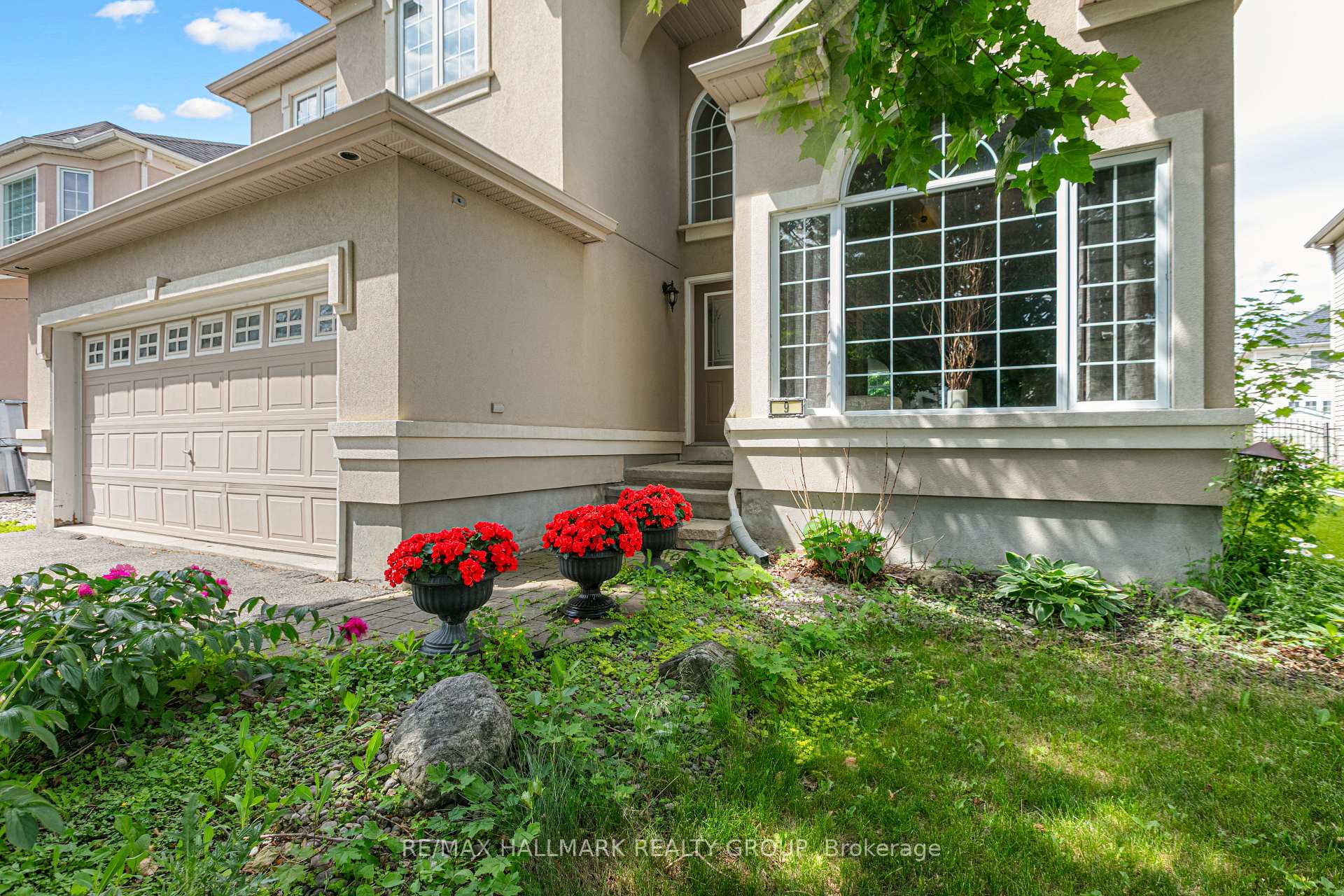 9 Blackshire Circle, Barrhaven, ON K2J 5L8