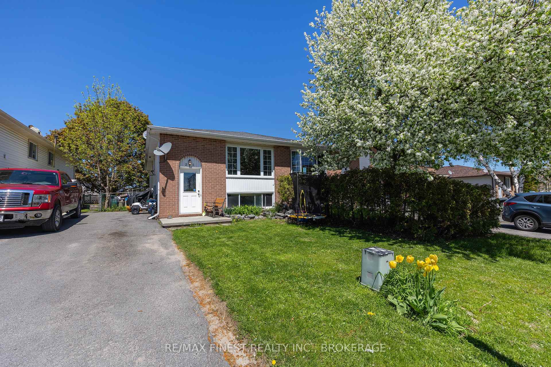279 Kingsdale Avenue, Kingston — photo 2 of 5