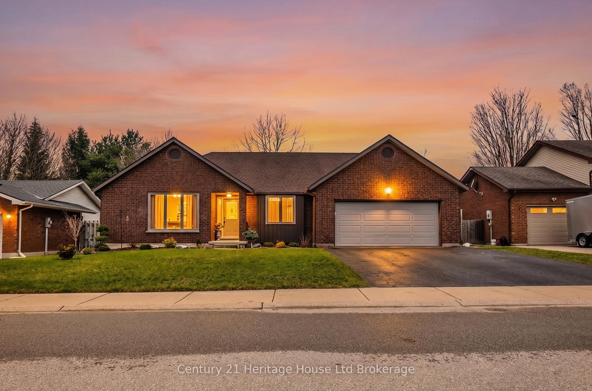 15 Gibson Drive, Tillsonburg — photo 2 of 5
