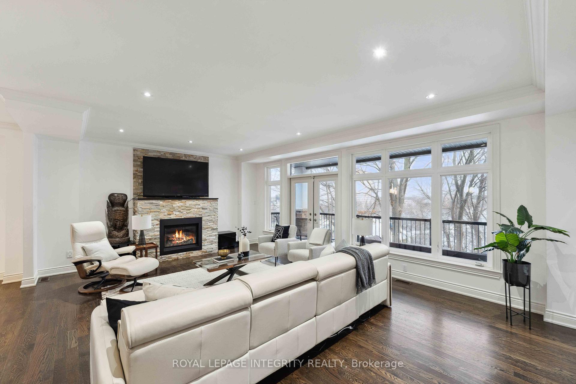 612 Besserer Street, Lower Town - Sandy Hill — photo 2 of 5