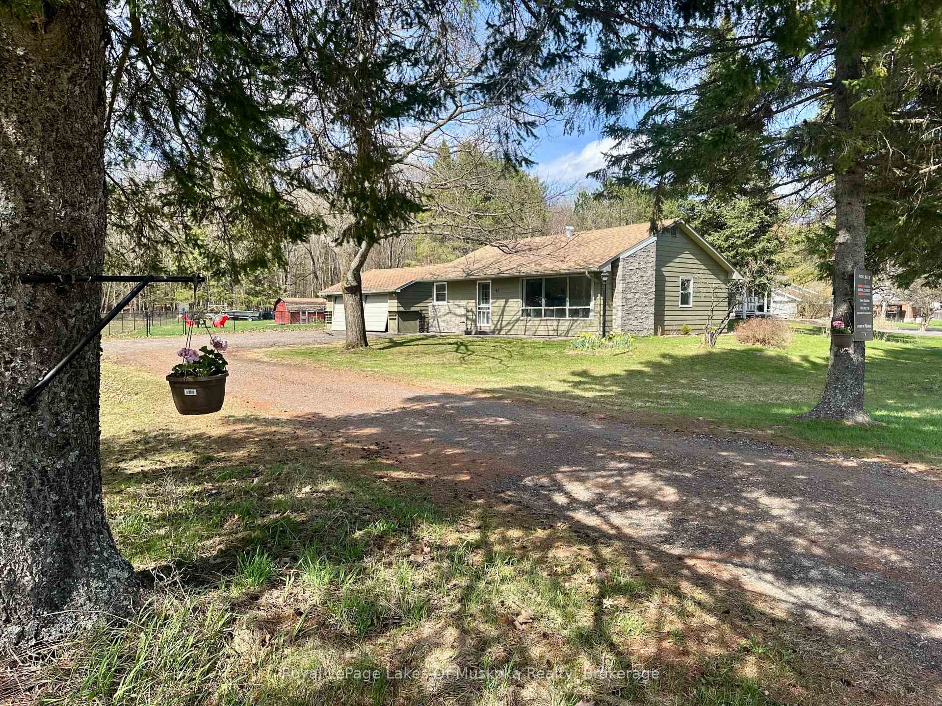 42 Riverside Drive, Huntsville — photo 2 of 5