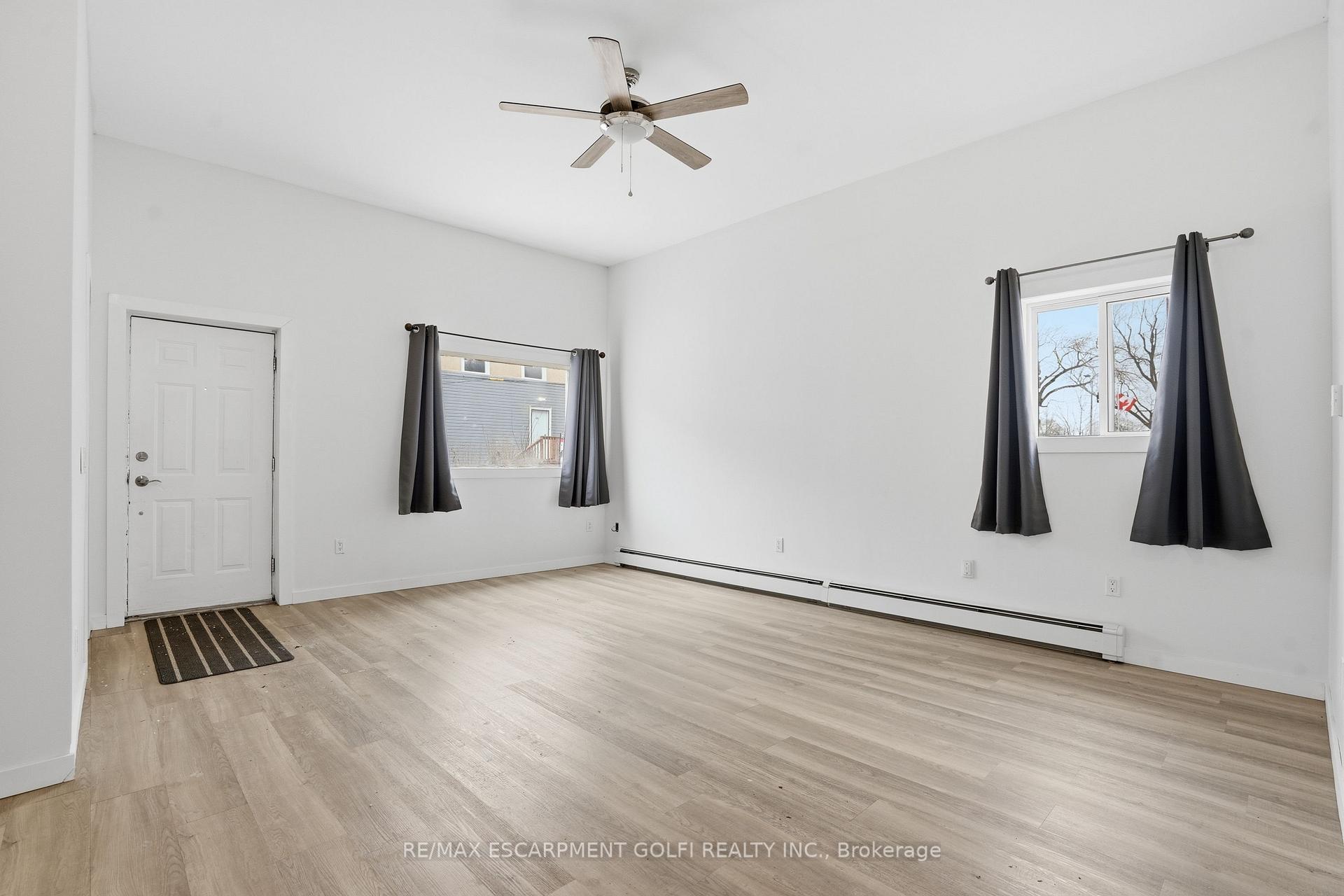14 Avenue Place, Welland — photo 2 of 5
