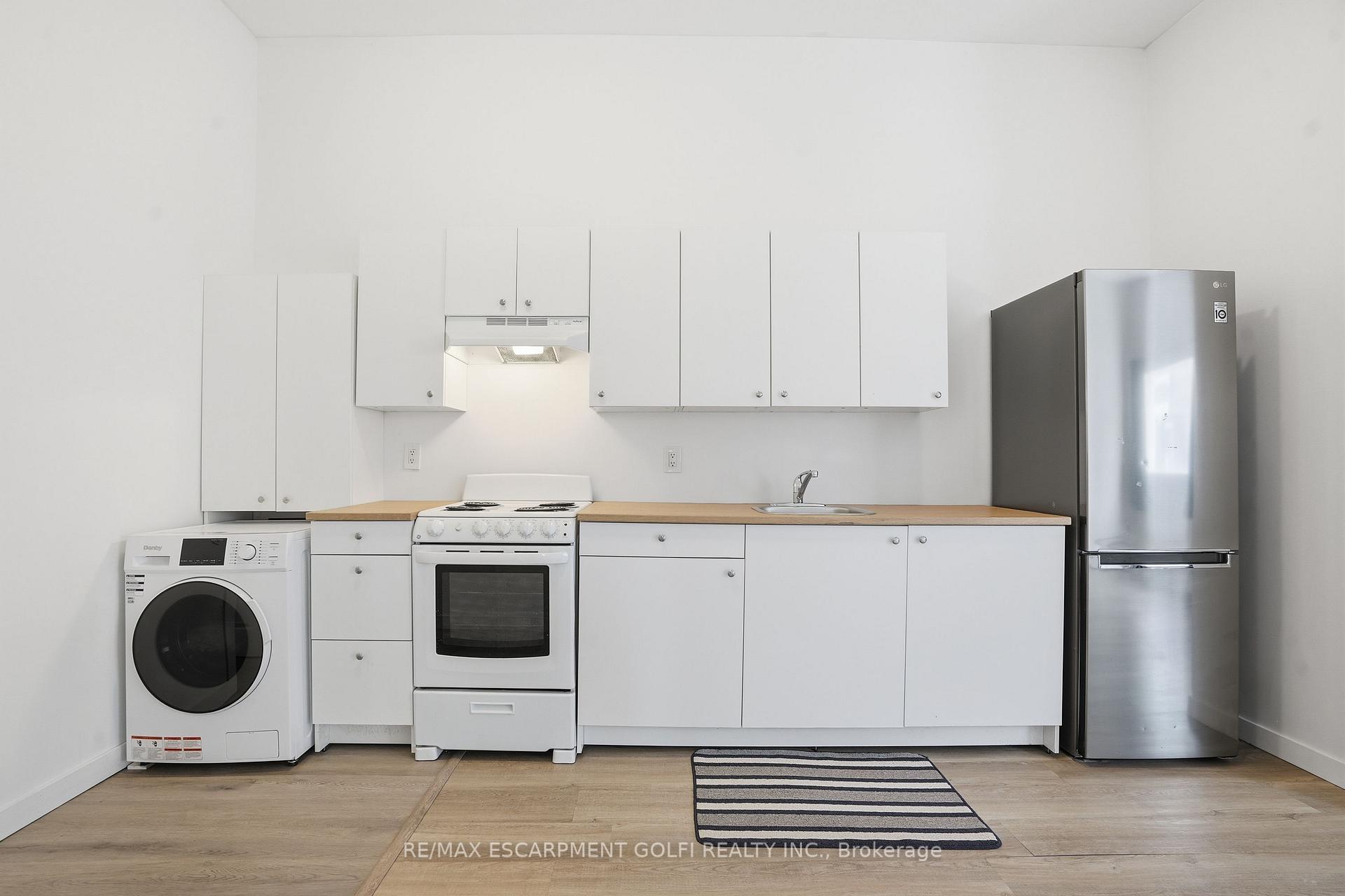 14 Avenue Place, Welland — photo 4 of 5