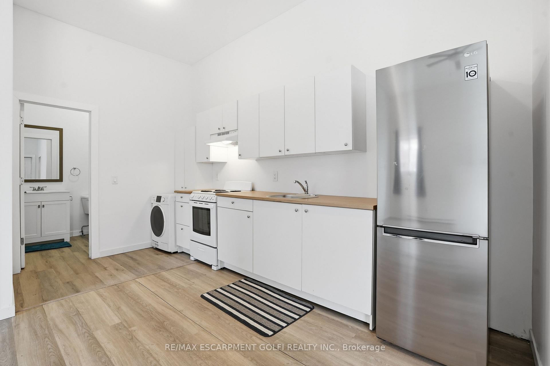 14 Avenue Place, Welland — photo 5 of 5