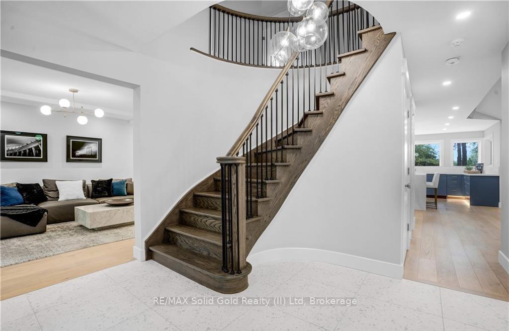 239 Corrie Crescent, Waterloo — photo 4 of 5
