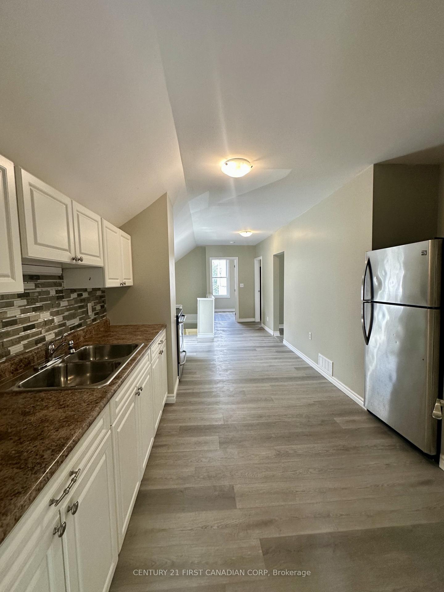 35 Inkerman Street Upper, St. Thomas — photo 2 of 5