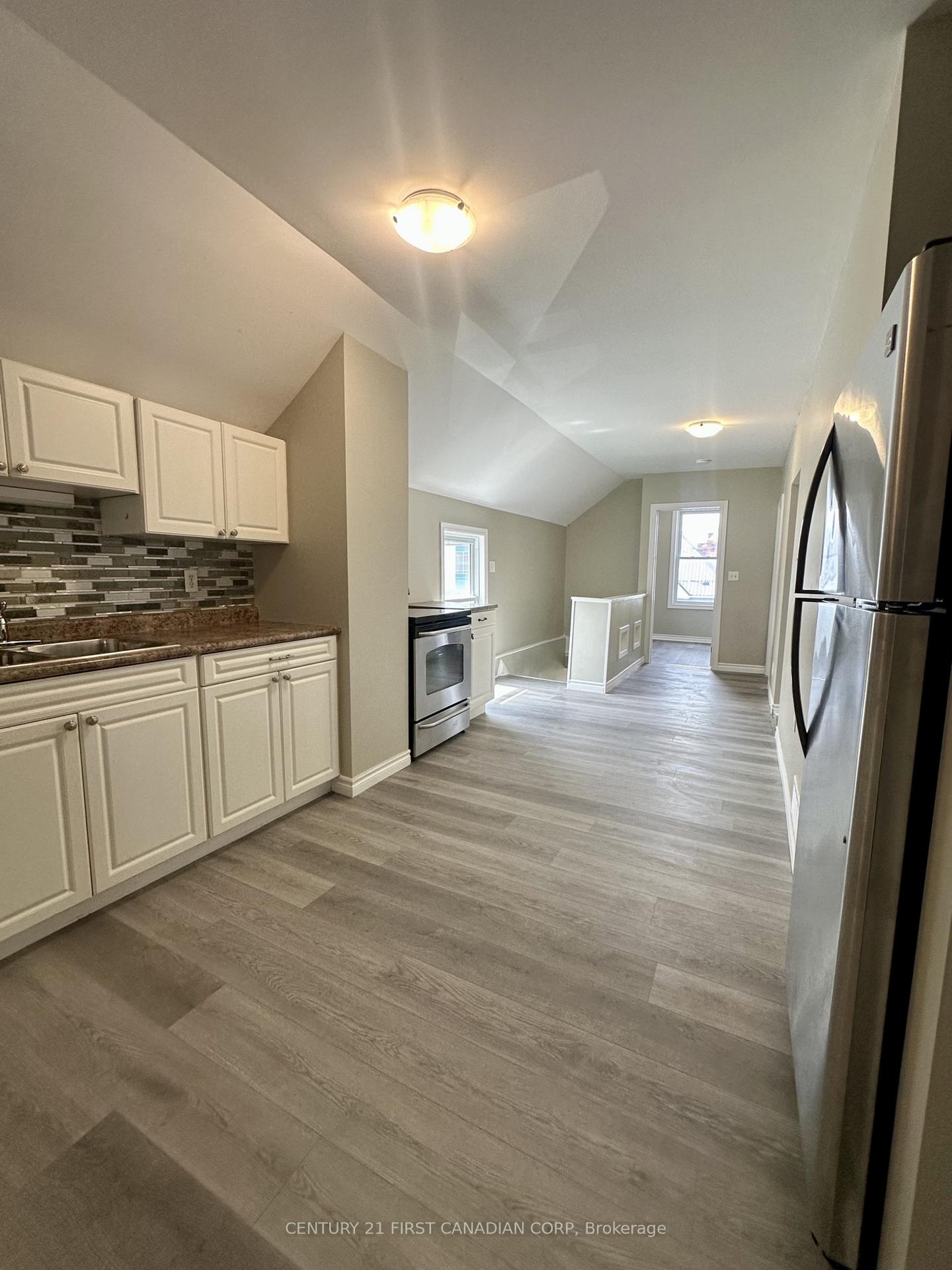 35 Inkerman Street Upper, St. Thomas — photo 3 of 5