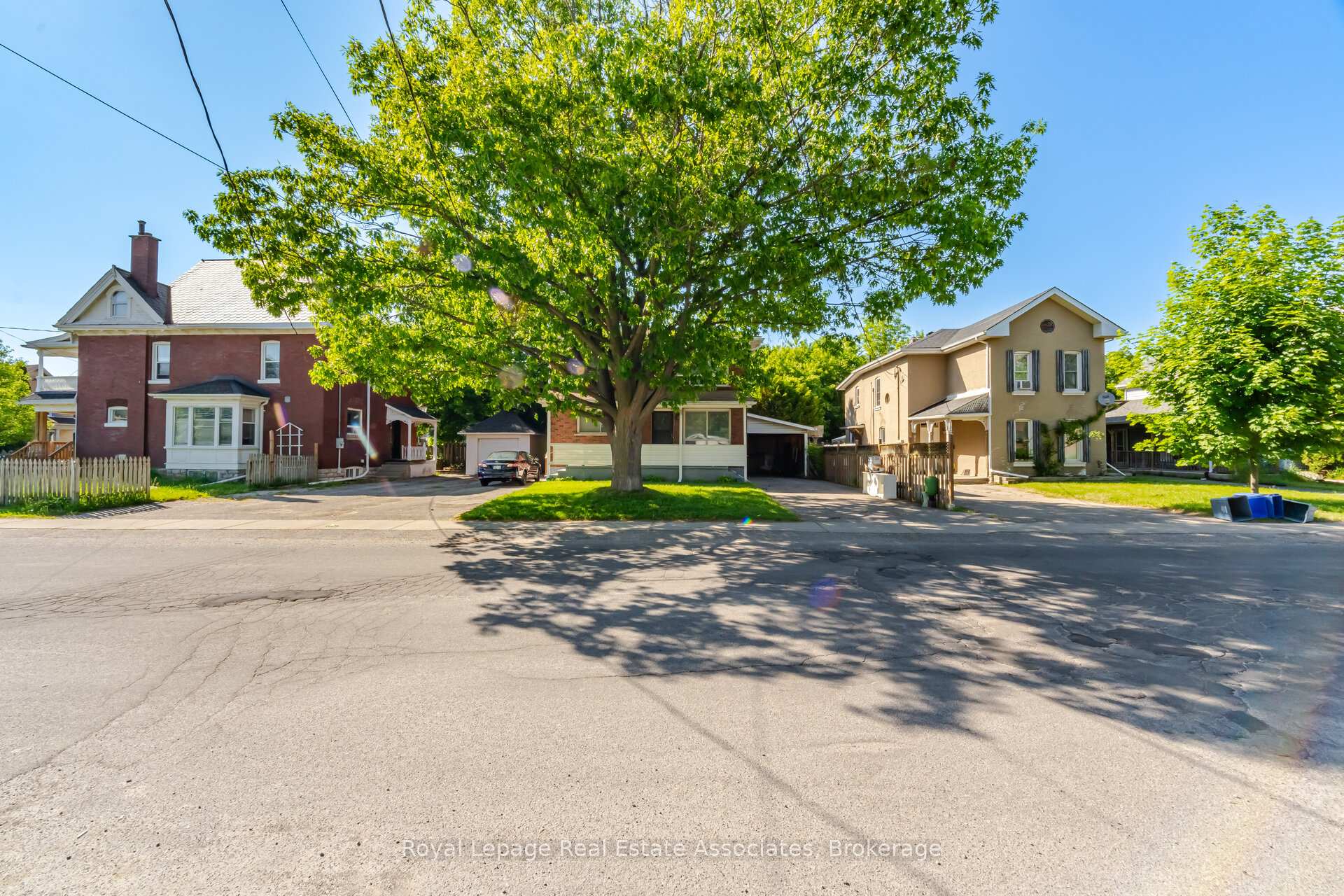 22 St James Street A, Brantford — photo 3 of 5