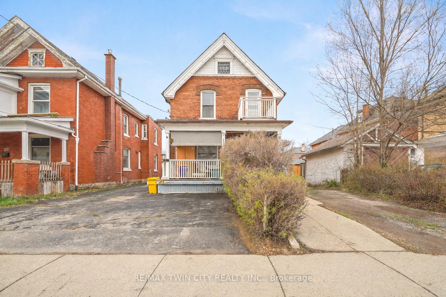 10 Henrietta Street, Brantford — photo 2 of 5