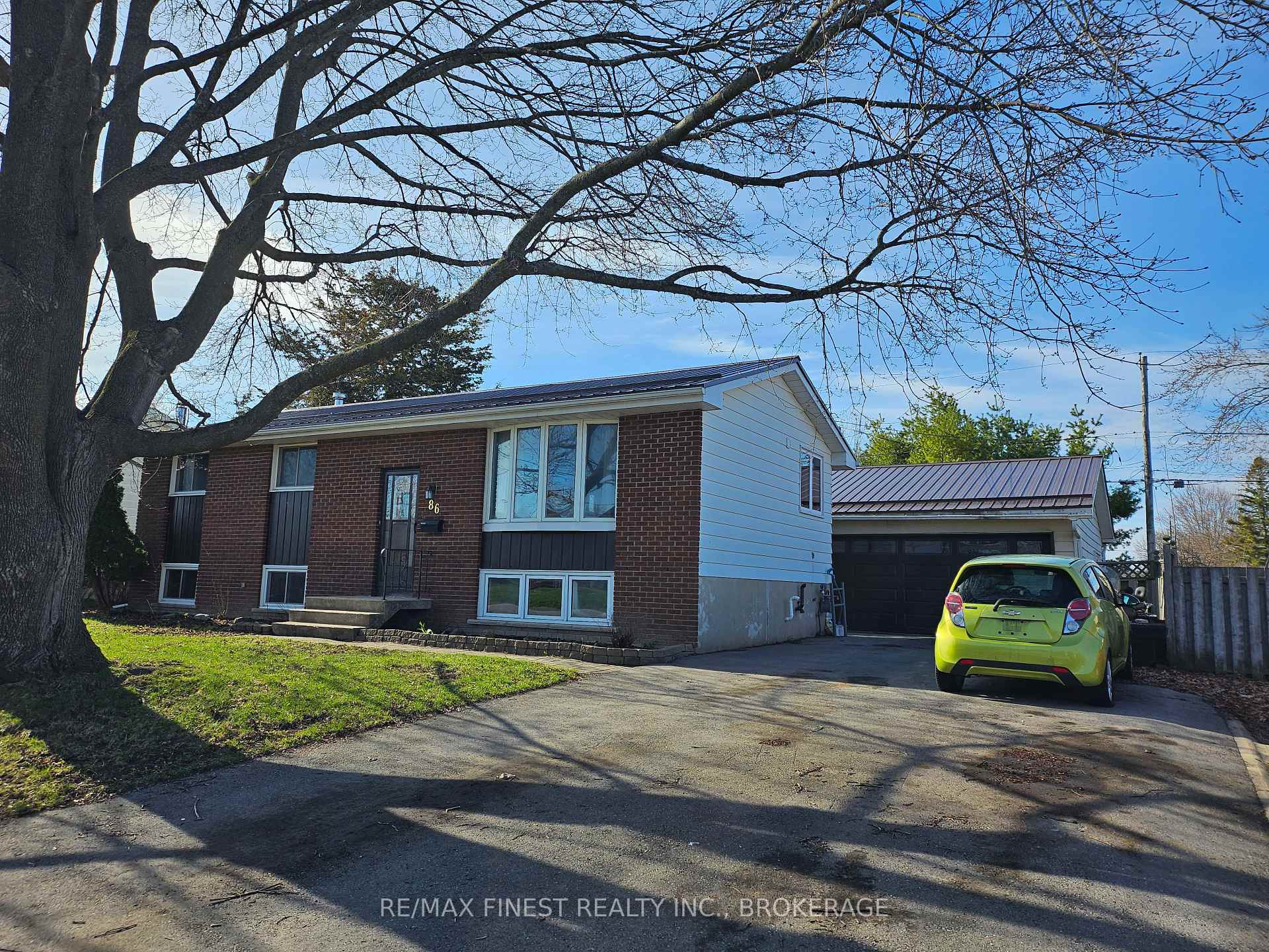 86 Chesterfield Drive, Loyalist, ON K7N 1M2
