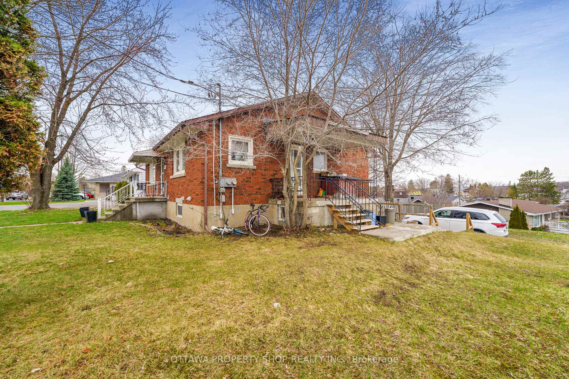 1652 Chene Street, Clarence-Rockland — photo 2 of 5