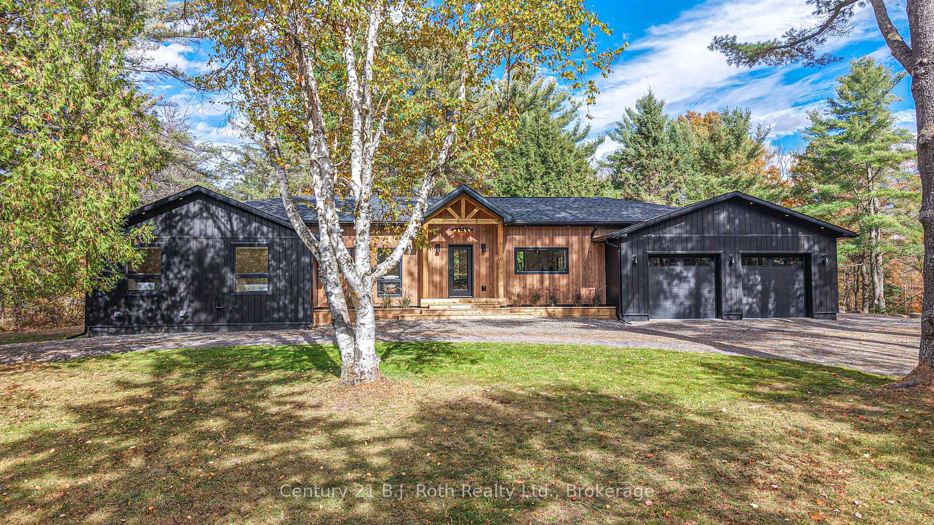 691 South Waseosa Lake Road, Huntsville, ON P1H 2N5 — Huntsville, Ontario