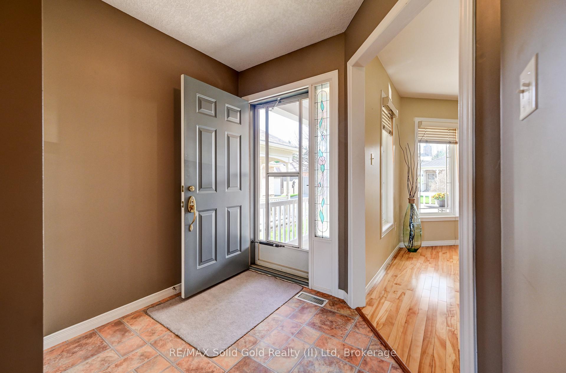 1662 Erbs Road 8, Wilmot — photo 2 of 5