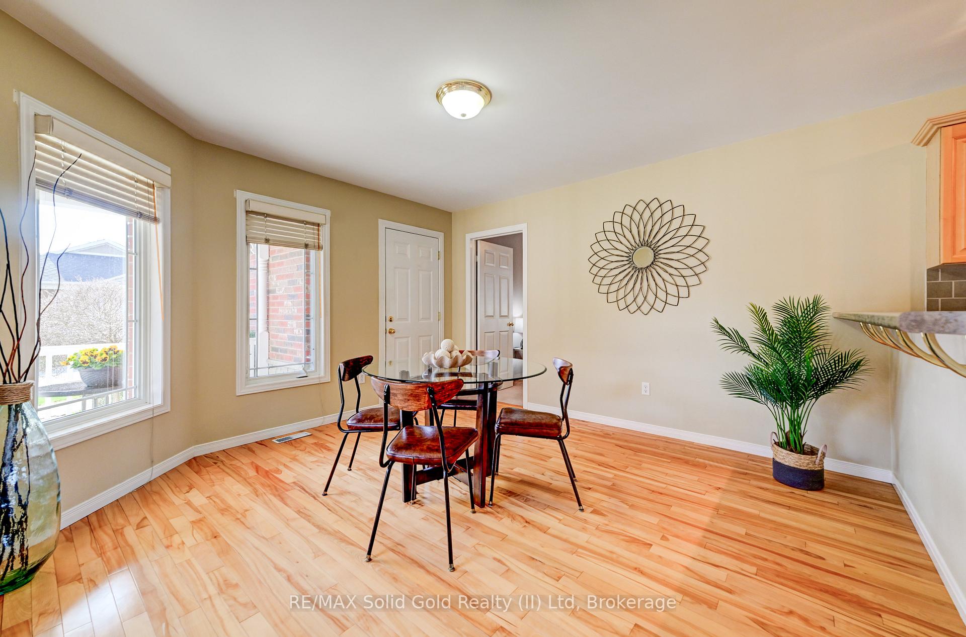 1662 Erbs Road 8, Wilmot — photo 3 of 5