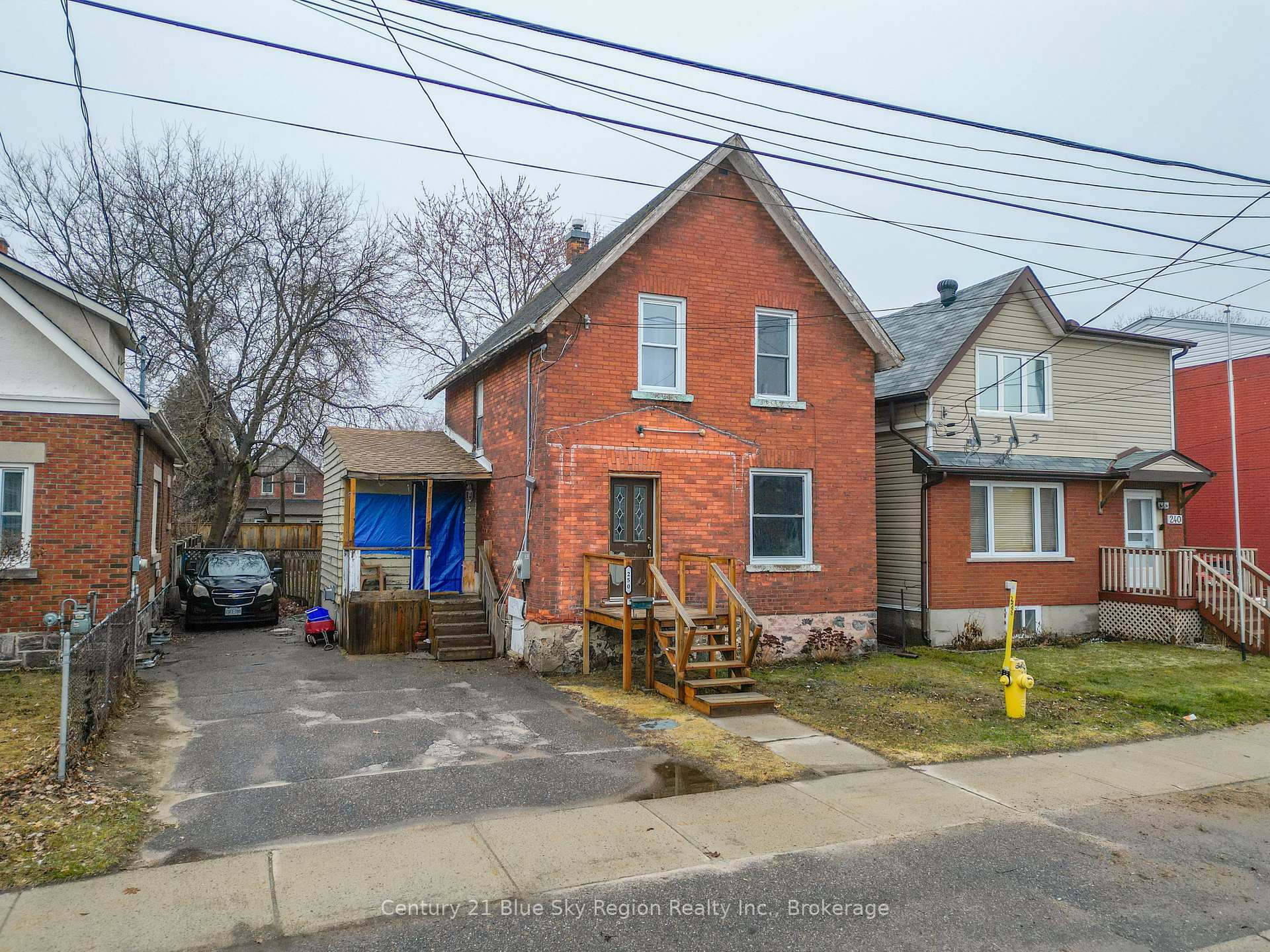 250 Fifth Avenue W, North Bay — photo 2 of 5