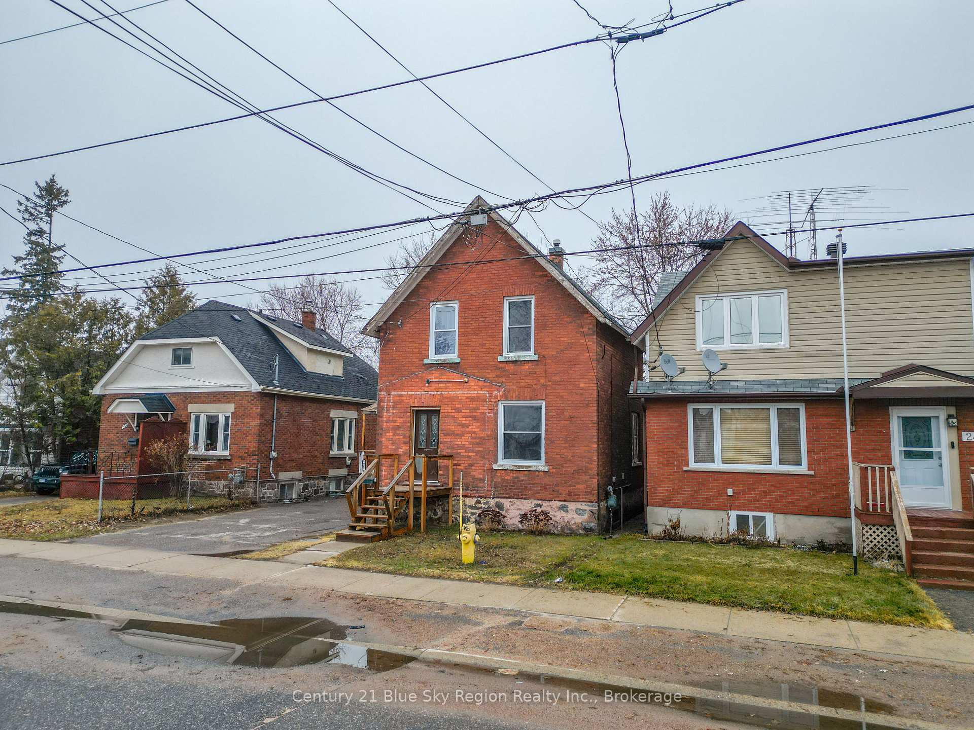 250 Fifth Avenue W, North Bay — photo 3 of 5