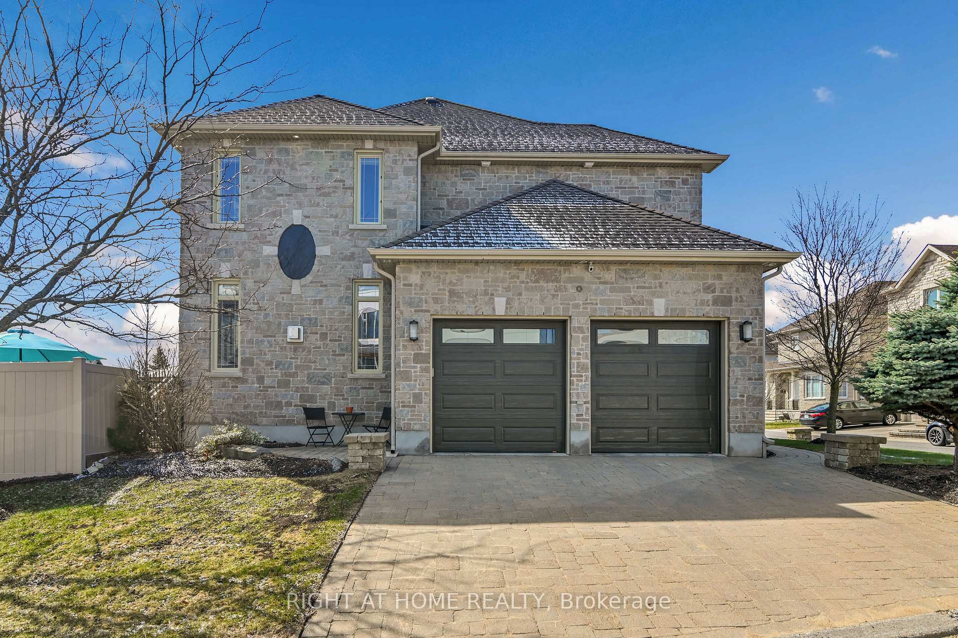 131 Issam Private, Hunt Club - South Keys and Area — photo 4 of 5