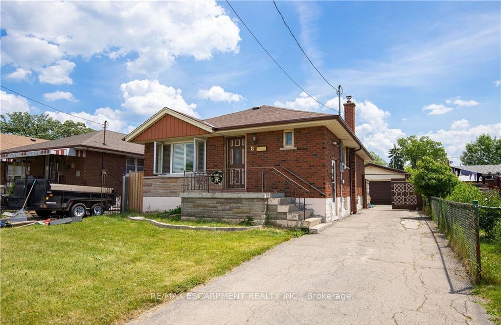8 SHYNAL Avenue, Hamilton, ON L8H 6K1
