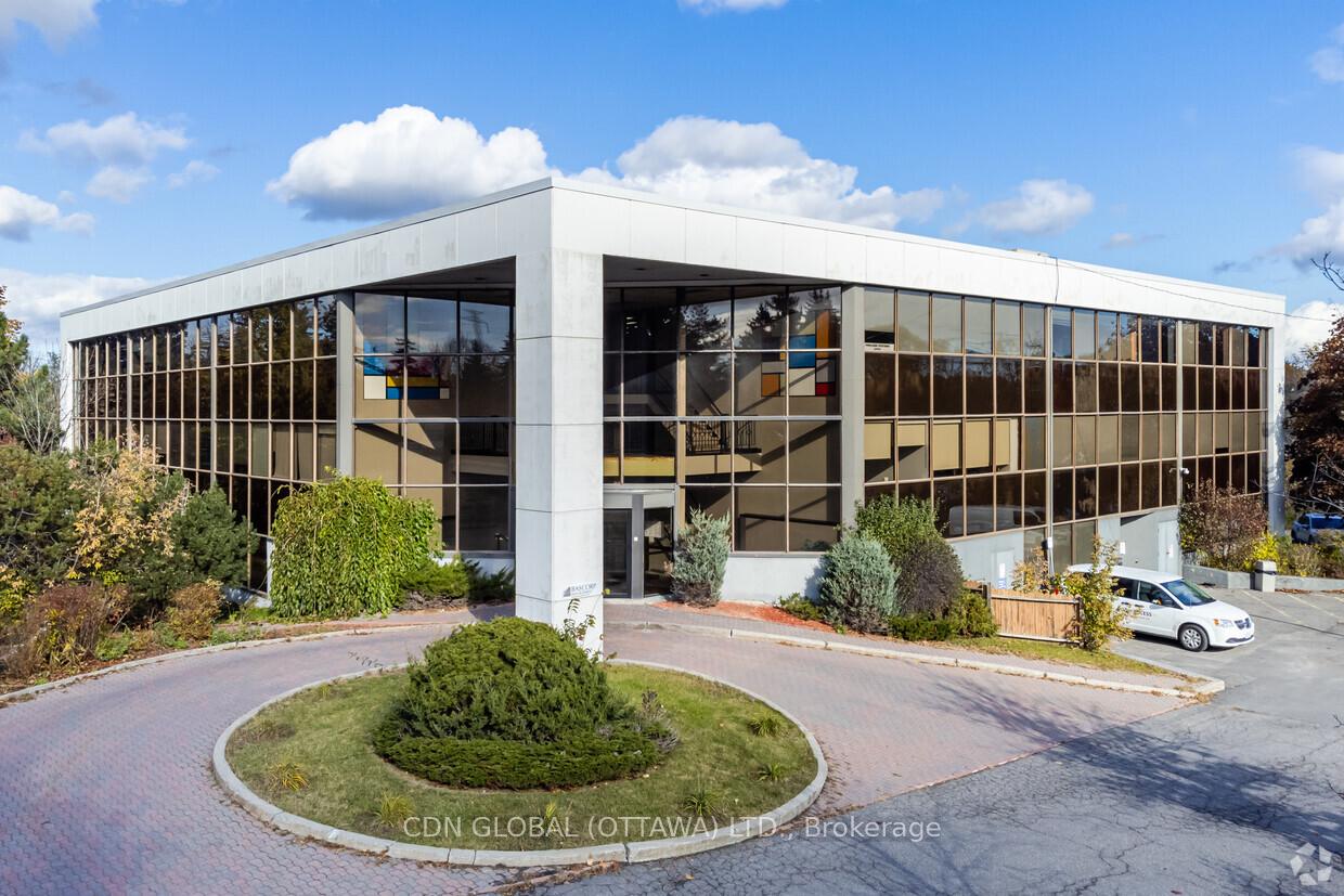 2255 St Laurent Boulevard 105, Hunt Club - South Keys and Area, ON K1G 4K3 — Hunt Club - South Keys and Area, Ontario