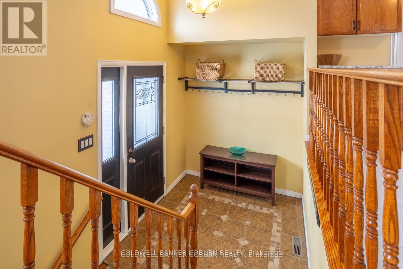 28 Landrigan Street, Arnprior — photo 3 of 5