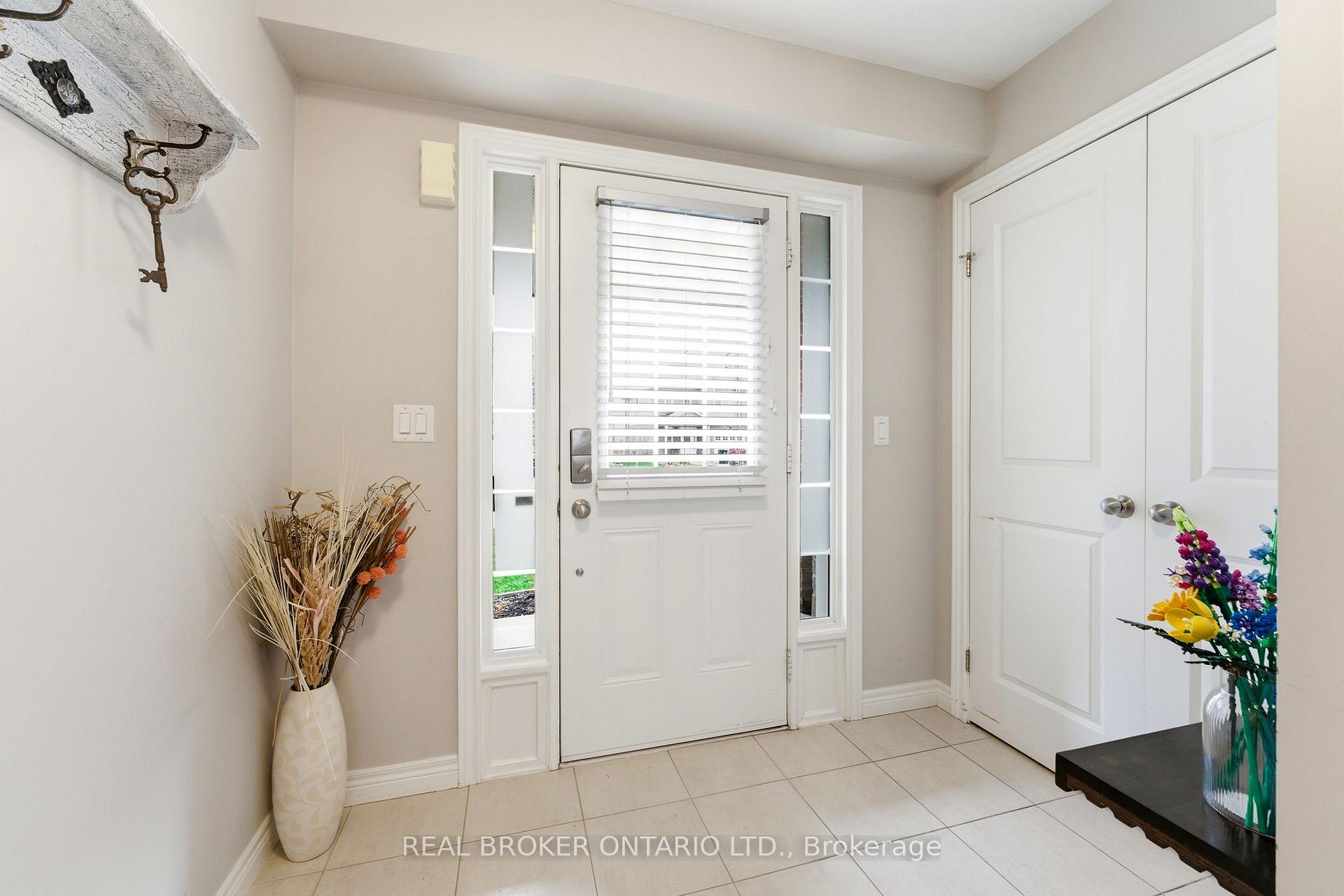 6 Freer Drive, North Dumfries — photo 3 of 5
