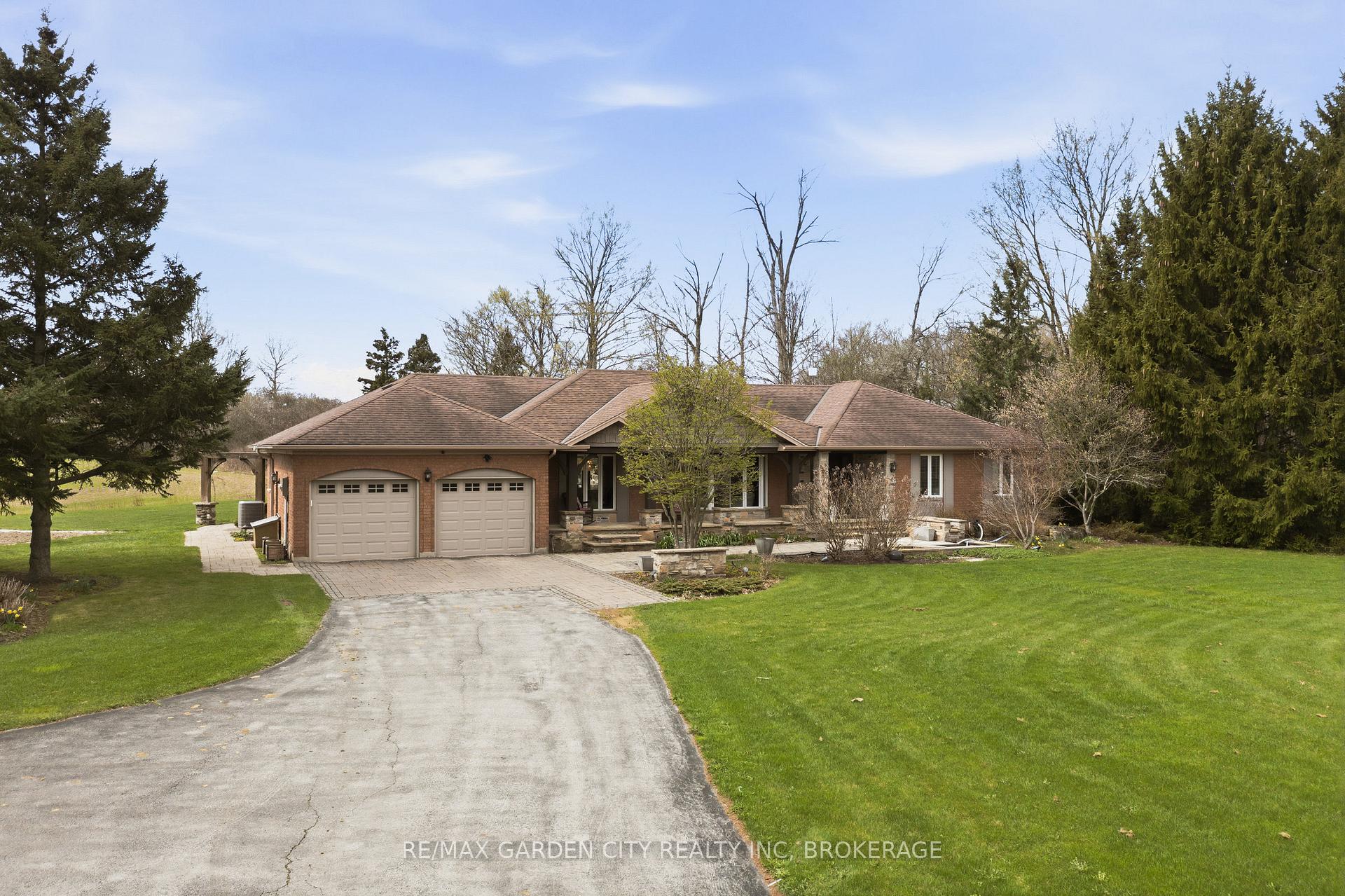 802 Sawmill Road, Hamilton, ON L9G 3L1