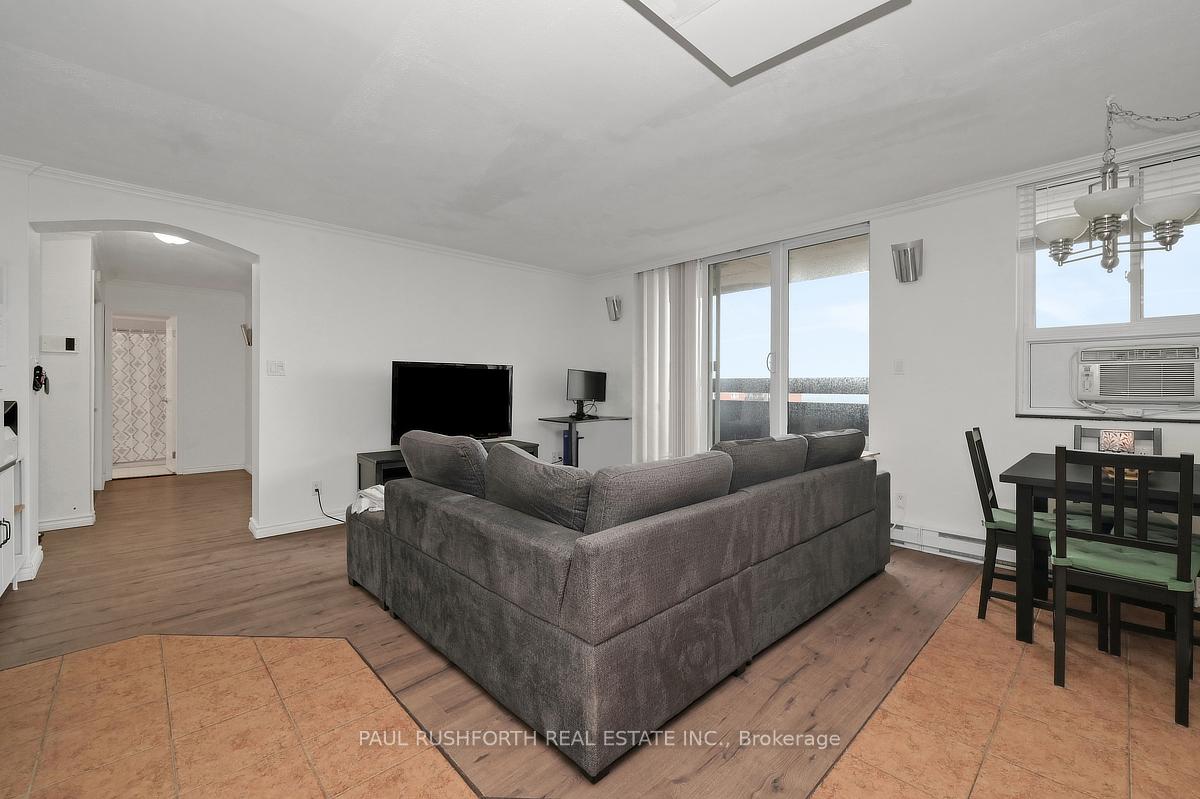 2000 Jasmine Crescent 1517, Beacon Hill North - South and Area — photo 4 of 5