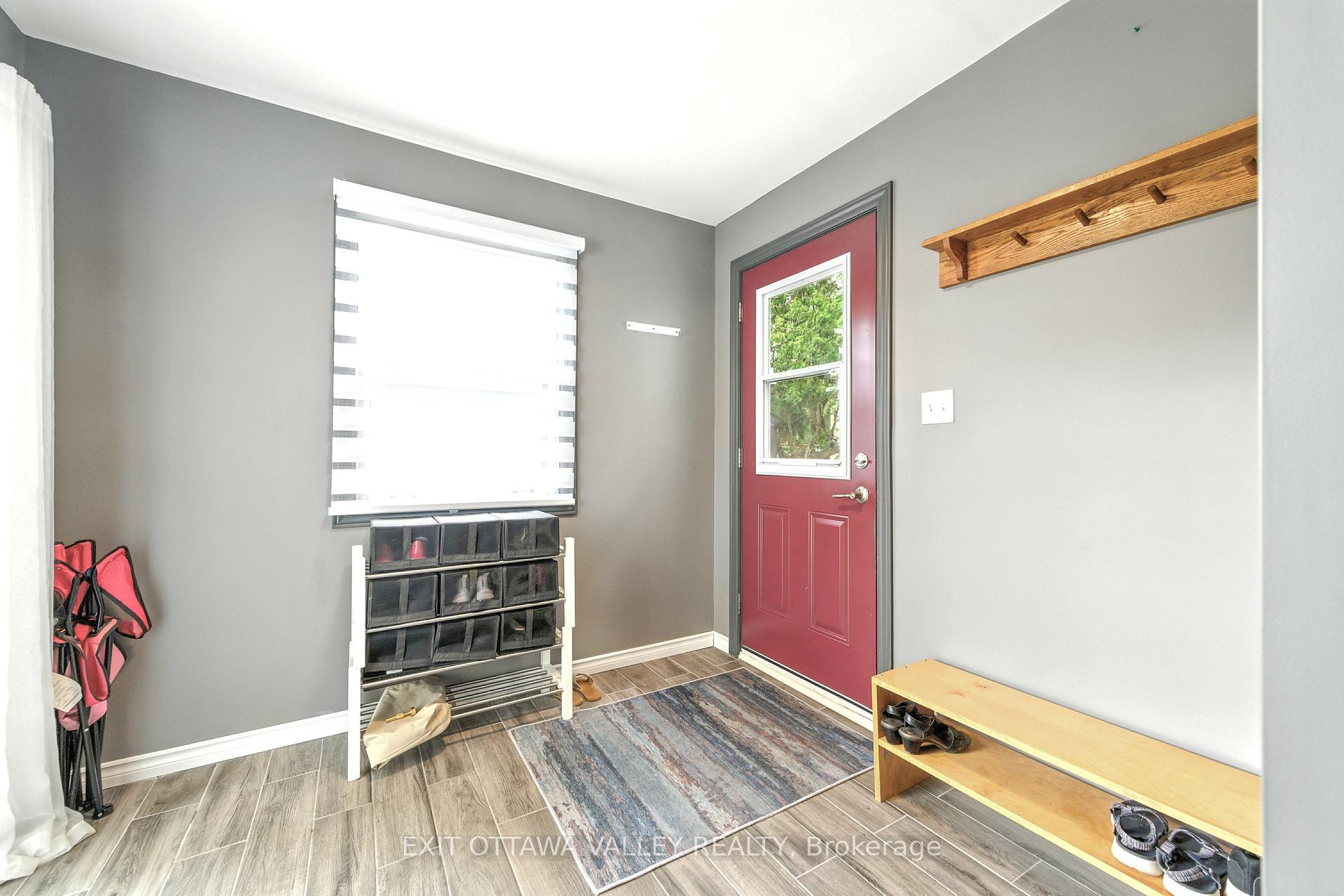 49 Glendale Avenue, Deep River — photo 3 of 5