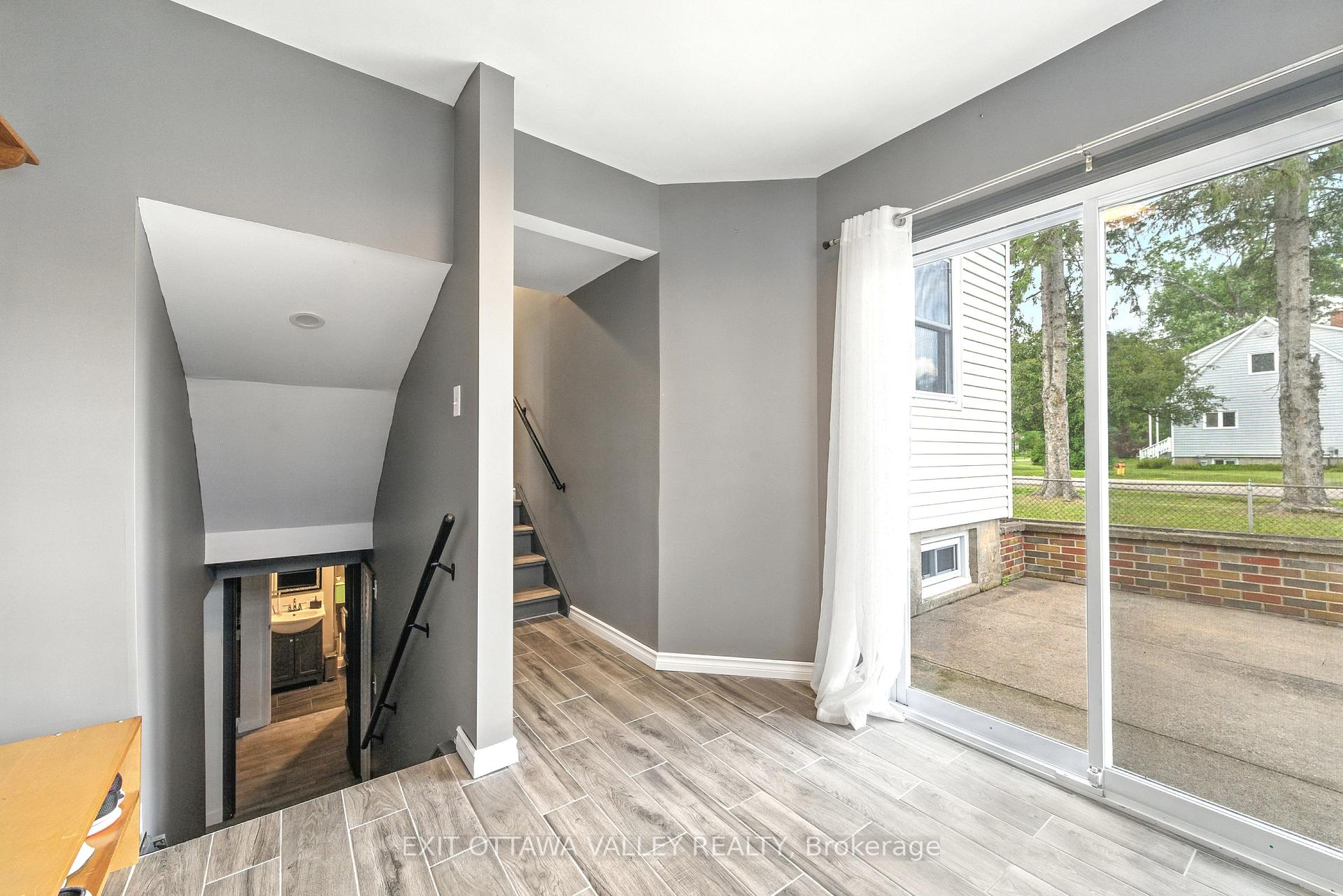 49 Glendale Avenue, Deep River — photo 5 of 5