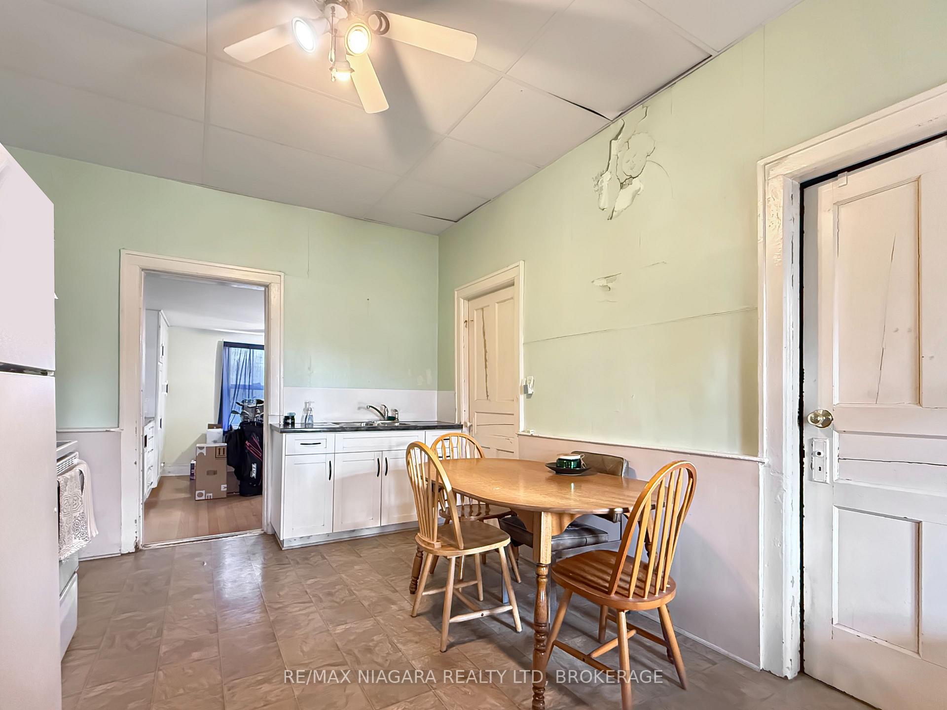 35 Forsythe Street, Fort Erie — photo 4 of 5