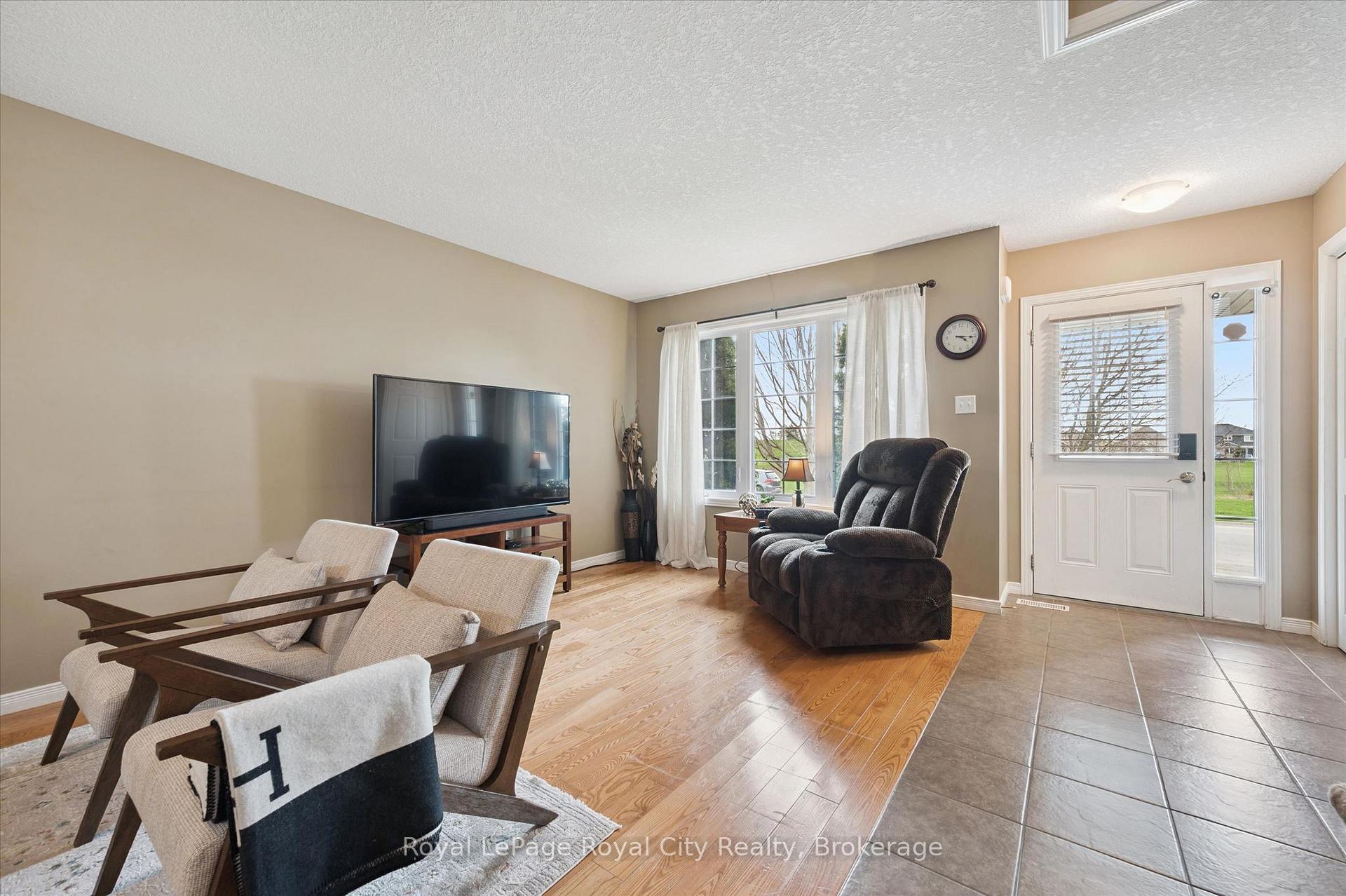 105 Spencer Drive, Centre Wellington — photo 3 of 5
