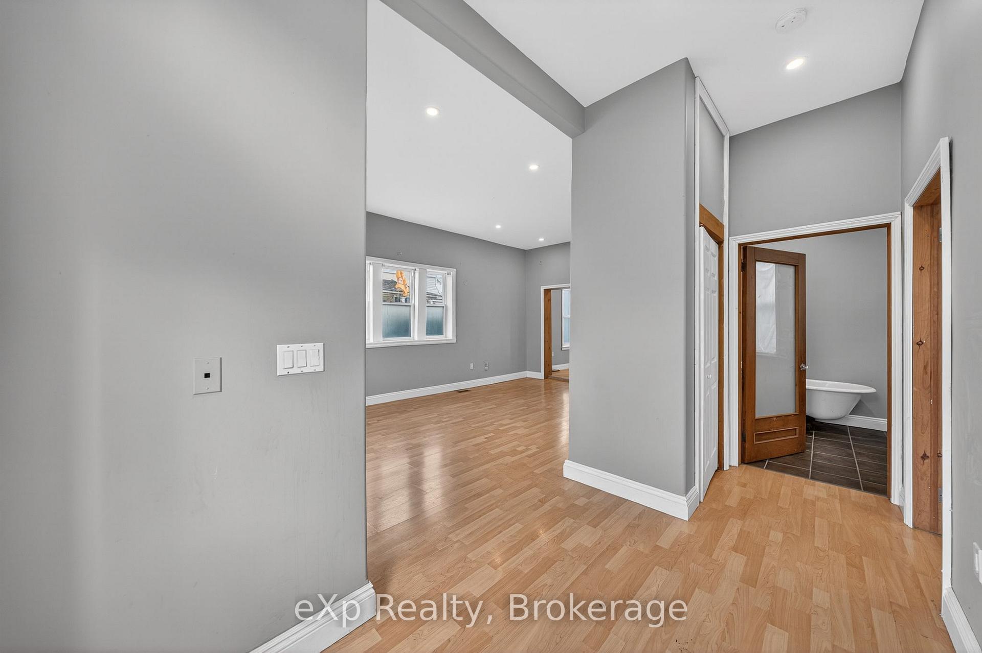 12 Fleet Street, Brantford — photo 5 of 5
