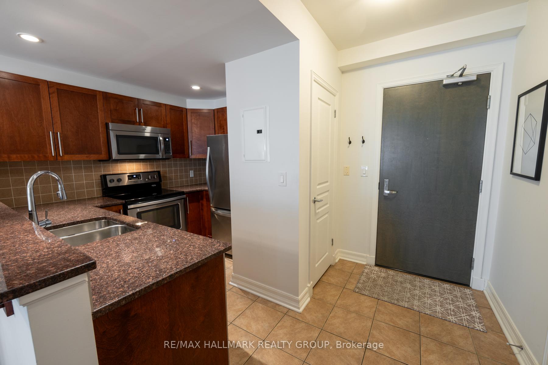 200 Besserer Street 1007, Lower Town - Sandy Hill — photo 4 of 5