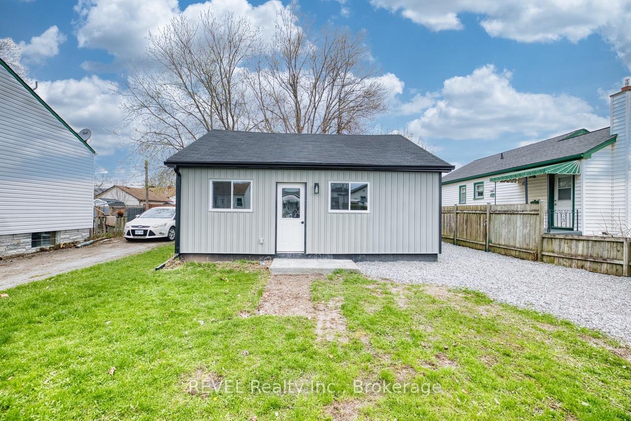 406 Hennepin Avenue, Welland, ON L3B 4T5 — Welland, Ontario