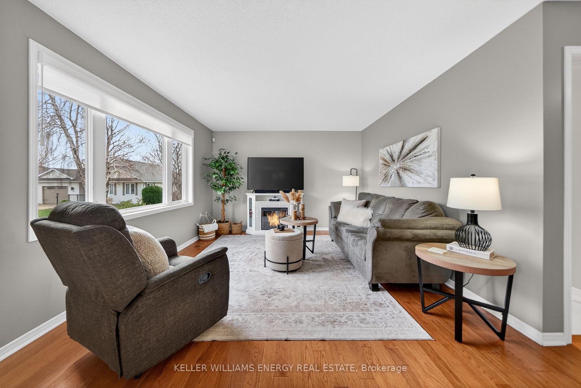 35 CRETNEY Drive, Prince Edward County — photo 2 of 5